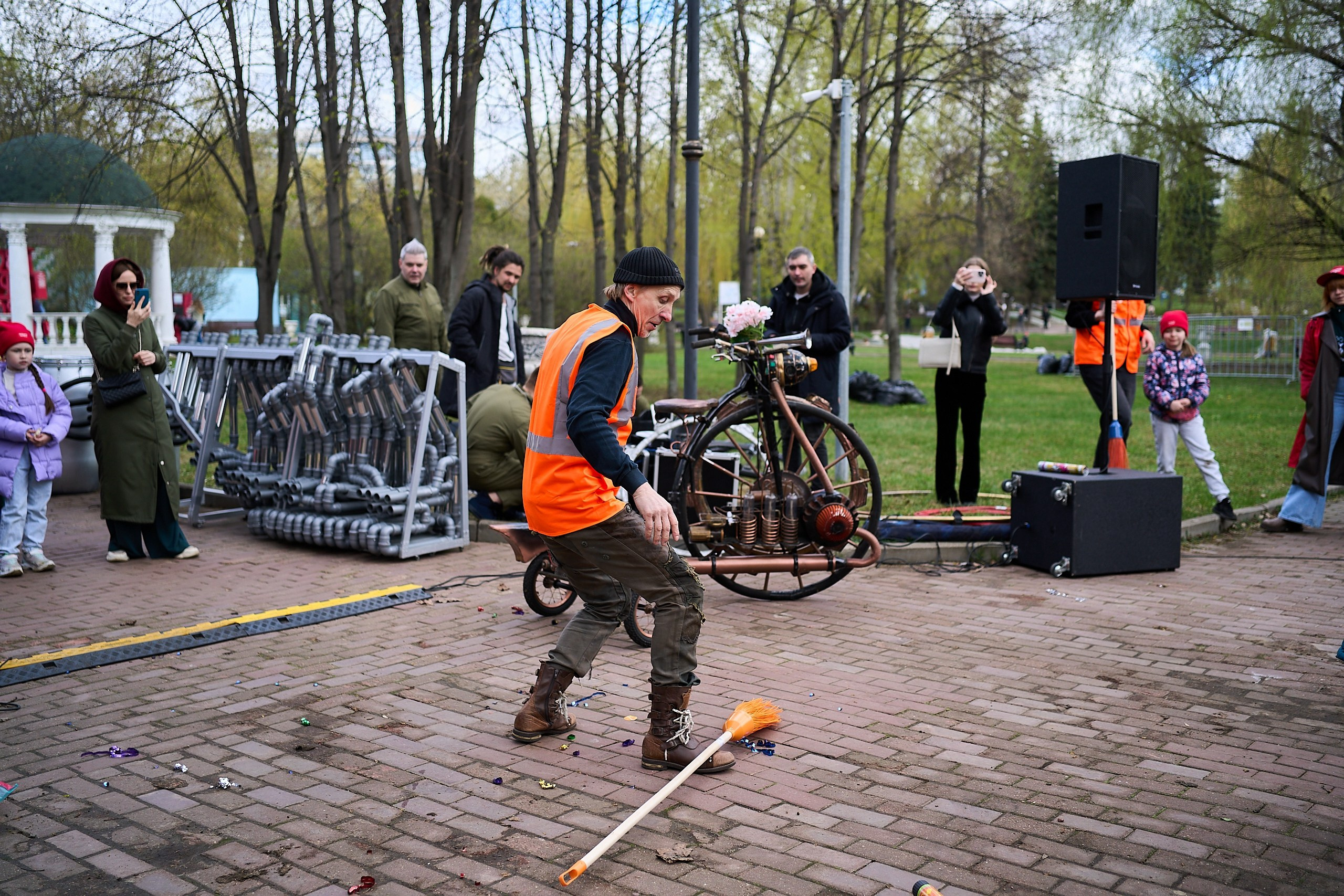 Субботник у Управления делами Мэра и Правительства Москвы. Фотограф и Видеограф в Москве. Олег Корушев