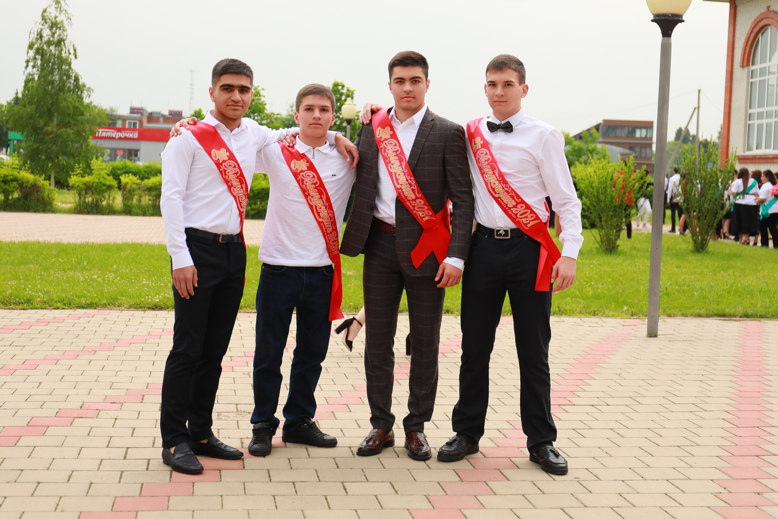 Последний звонок (Школа 2). Детский семейный фотограф Краснодар