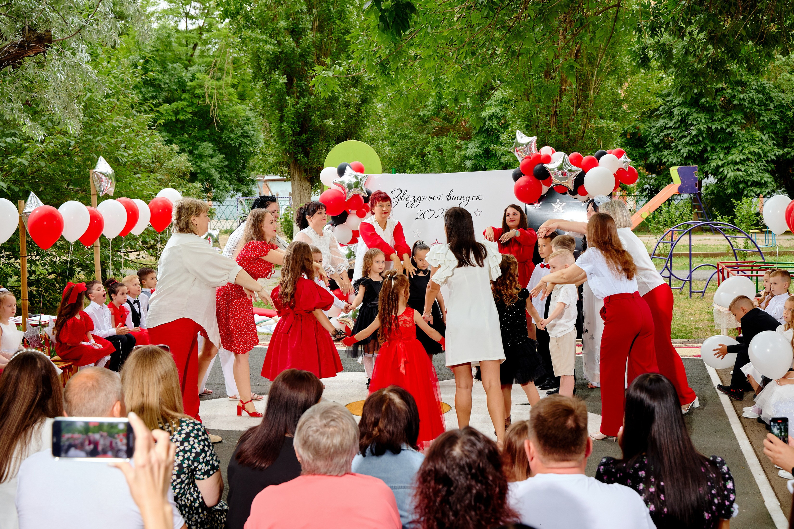 Выпускной 45 сад. Фотограф Выпускные альбомы Таганрог Сергей Коробченко