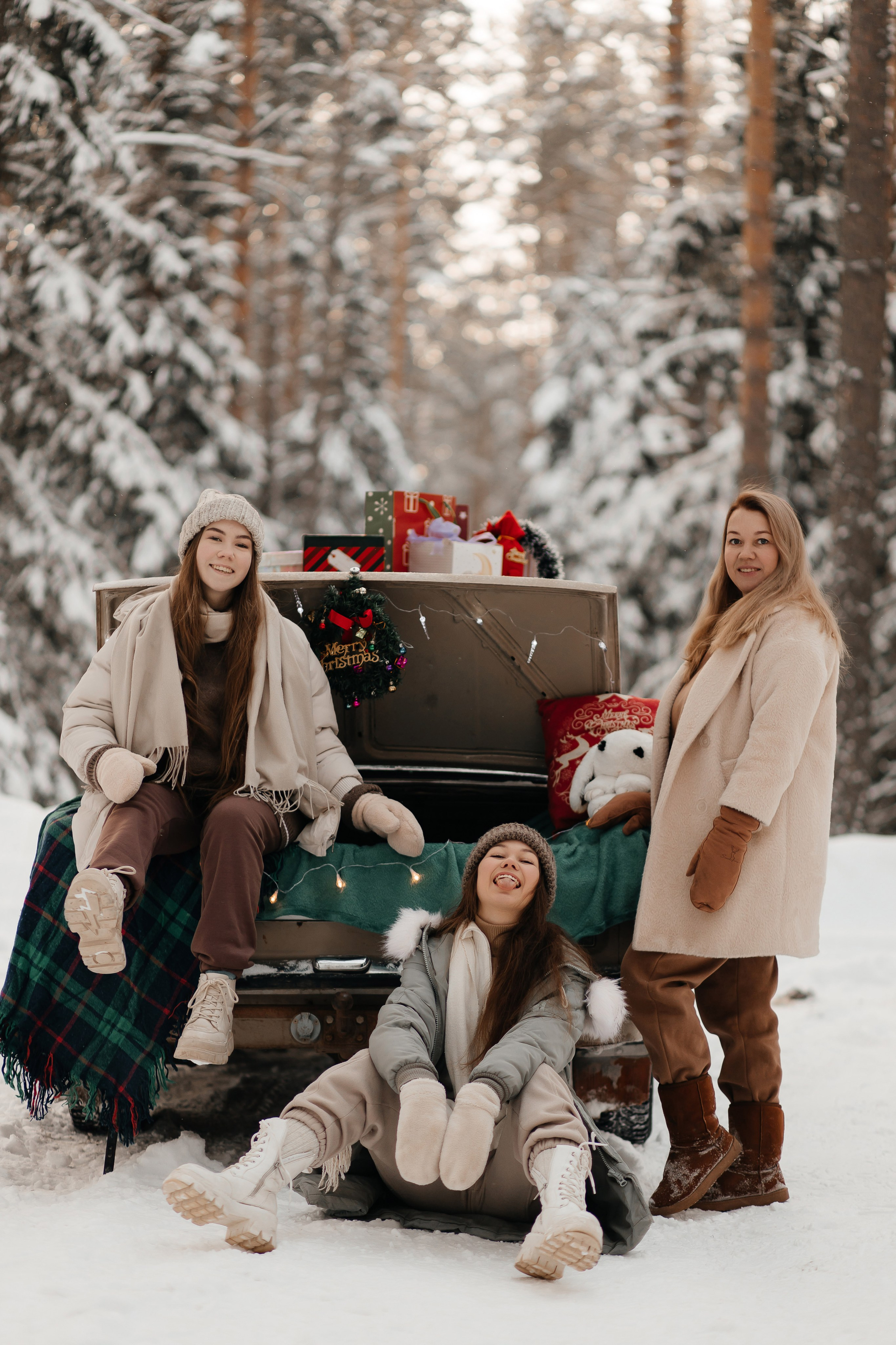 Надя, Оксана, Рудольф, Настя и Савелий. Свадебный фотограф Чайковский