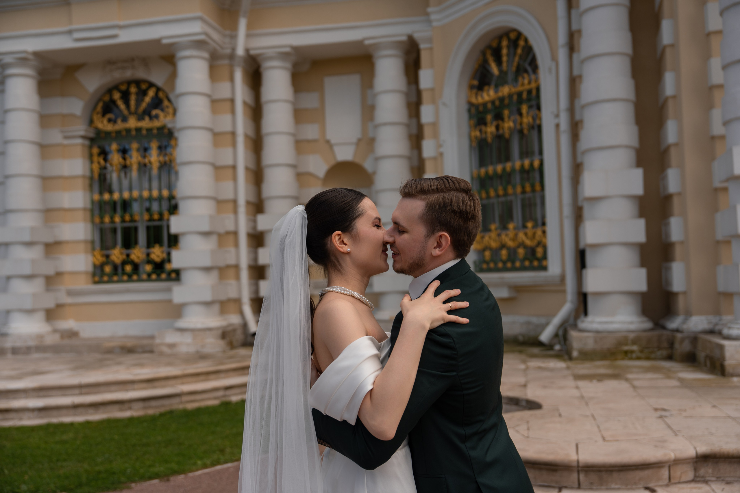 Влад и Илина в Кусково. Свадебный фотограф в Москве Анна Полушина