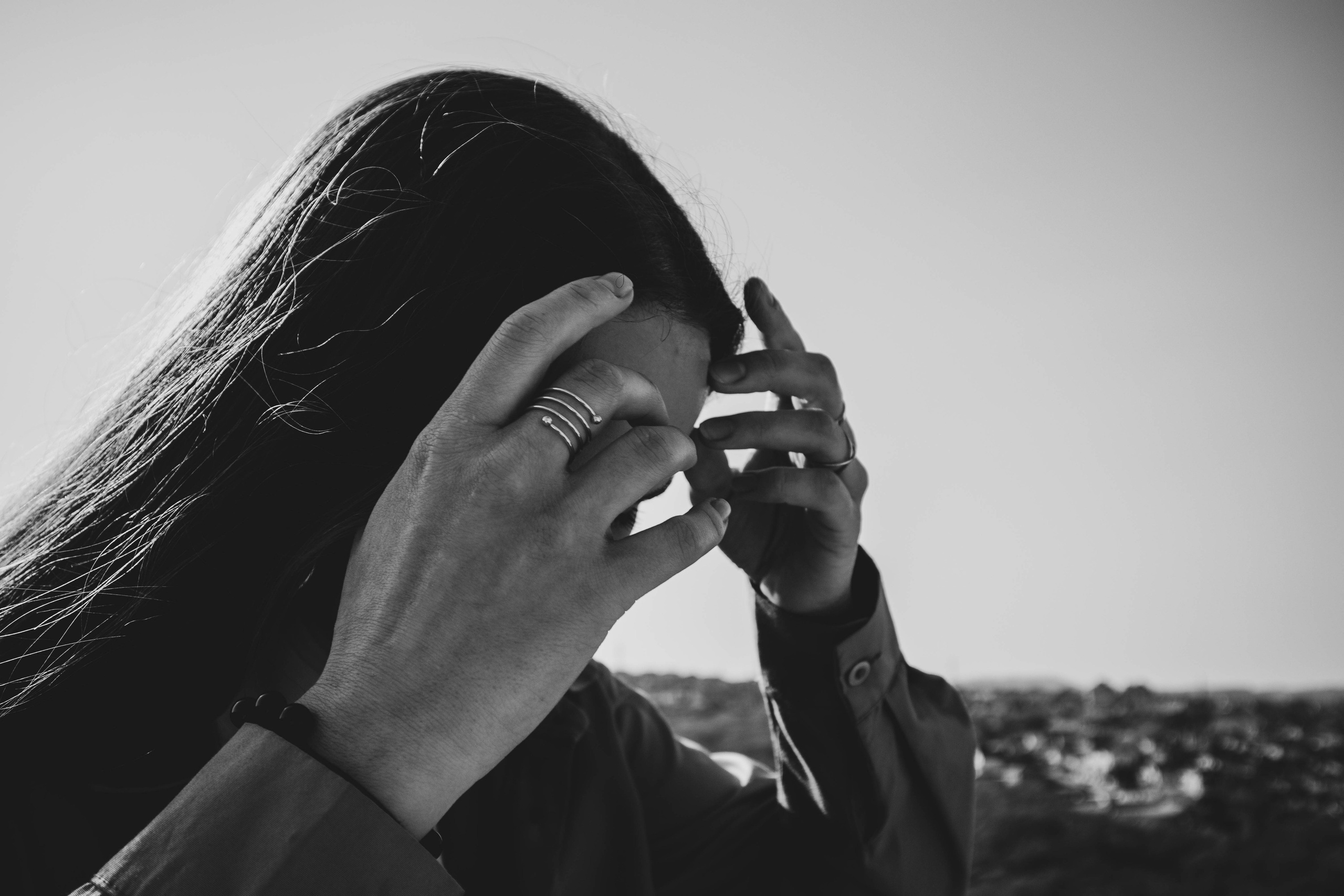 «Деревья шепчут, горы молчат». Уличный фотограф Города N