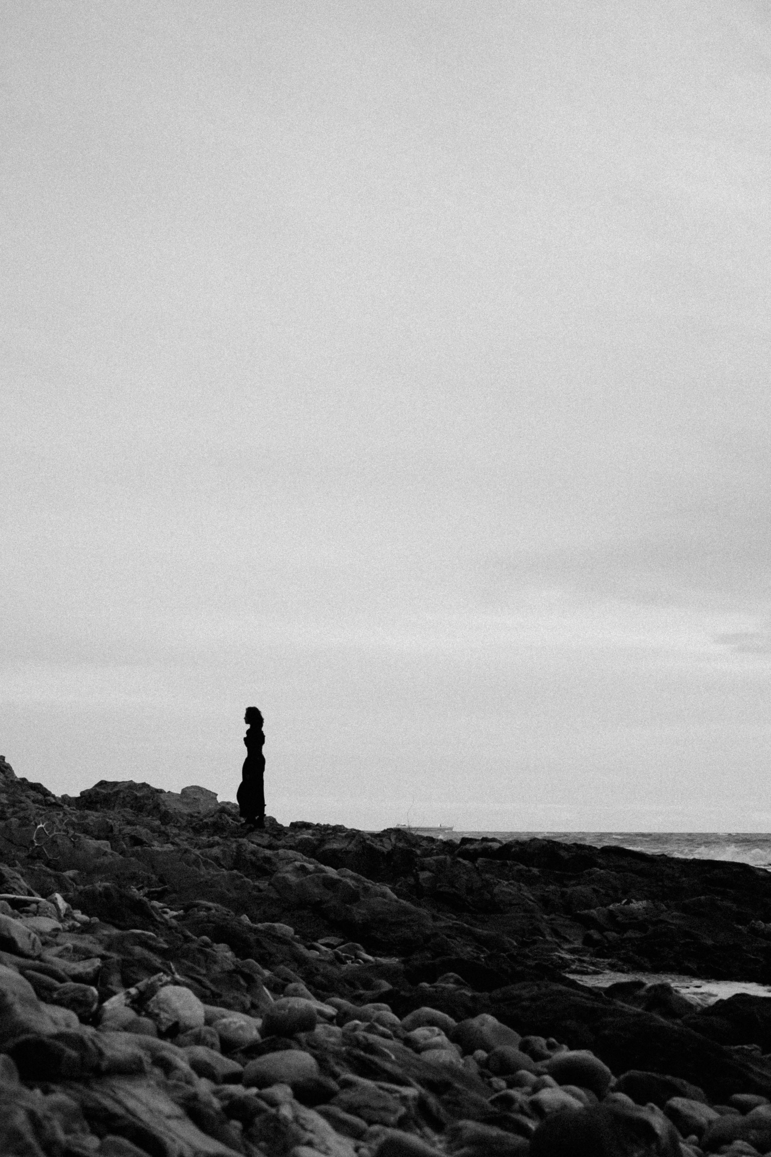 Съёмка у моря с оленьими рогами