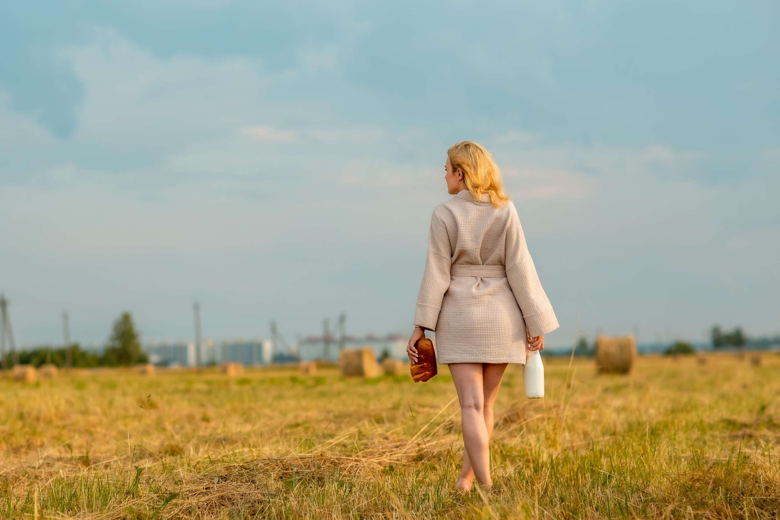 Настенька фотосессия в поле. Репортажный, семейный, свадебный фотограф Санкт-Петербург Ольга Лесюк