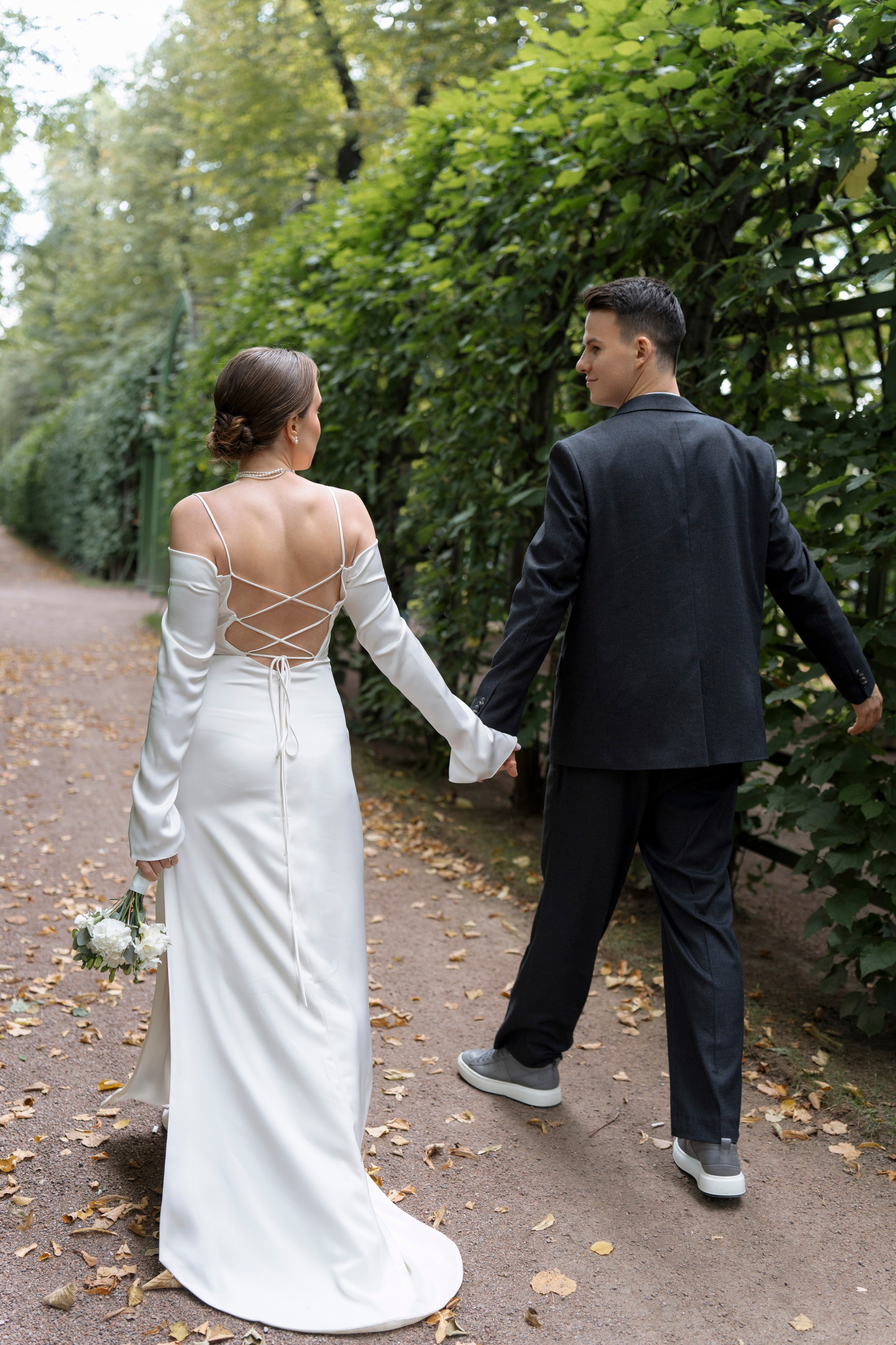 Лёня и Юля. Питер. От утра в отеле до вечеринки в ресторане на заливе. Цифра и плёнка. Свадебный фотограф Катерина Чулкова