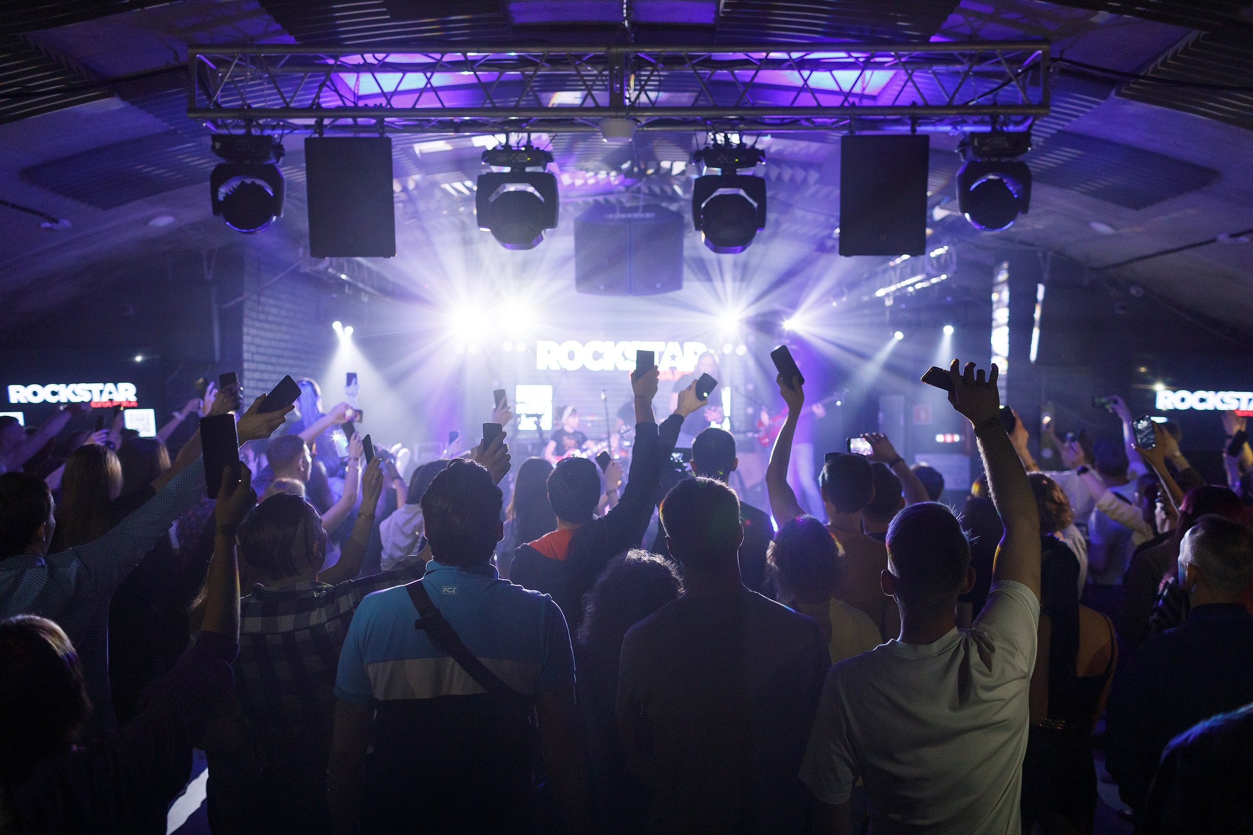 Репортажная фотосъемка концерта. Профессиональный фотограф в Новосибирске