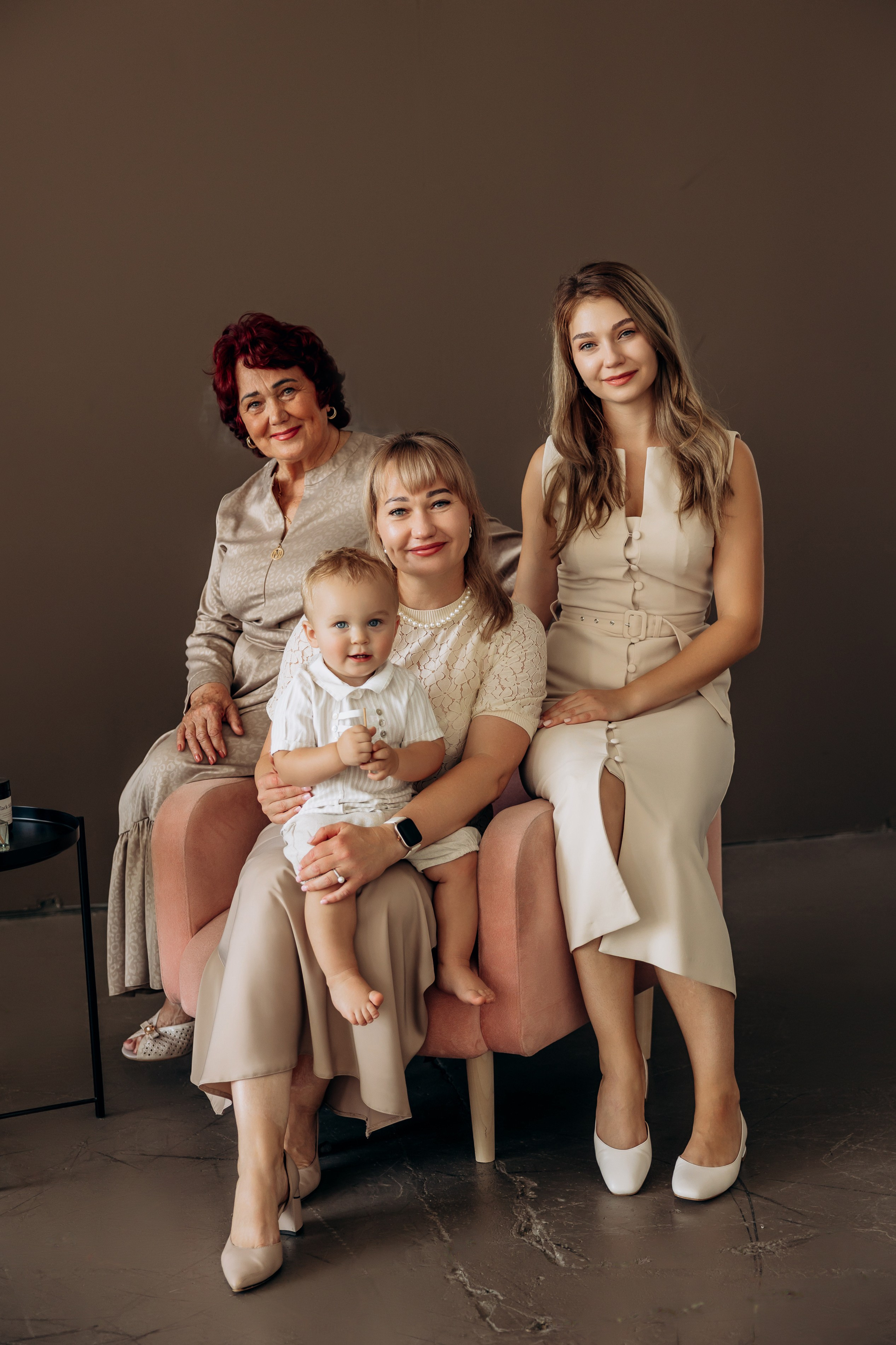 Анастасия и семья. Фотостудия Нюд. Фотограф в Калининграде свадебная фотография, репортажная, фотосессии