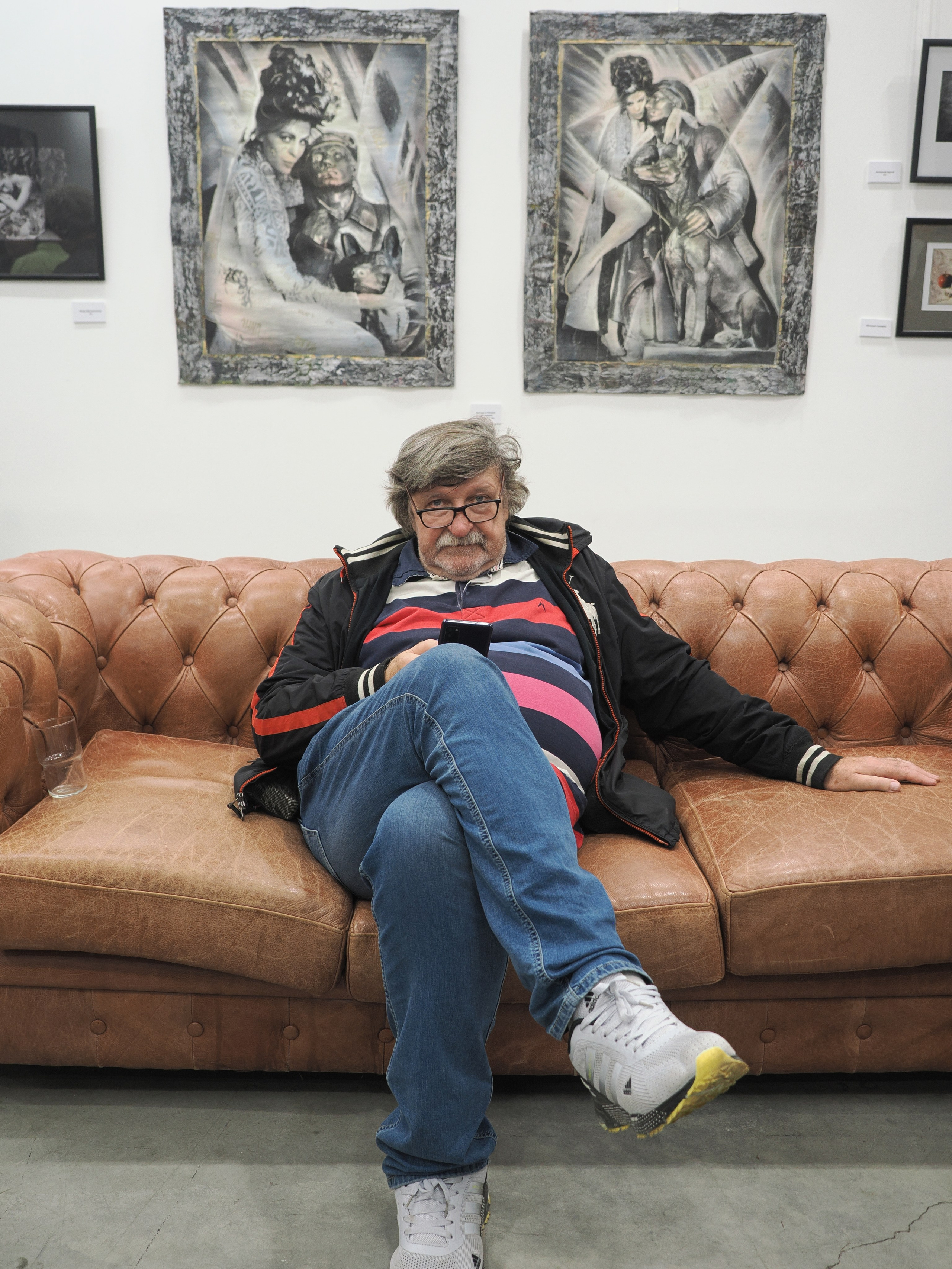 Фото ТОП Яблоко Галерея  современного искусства 13.20 