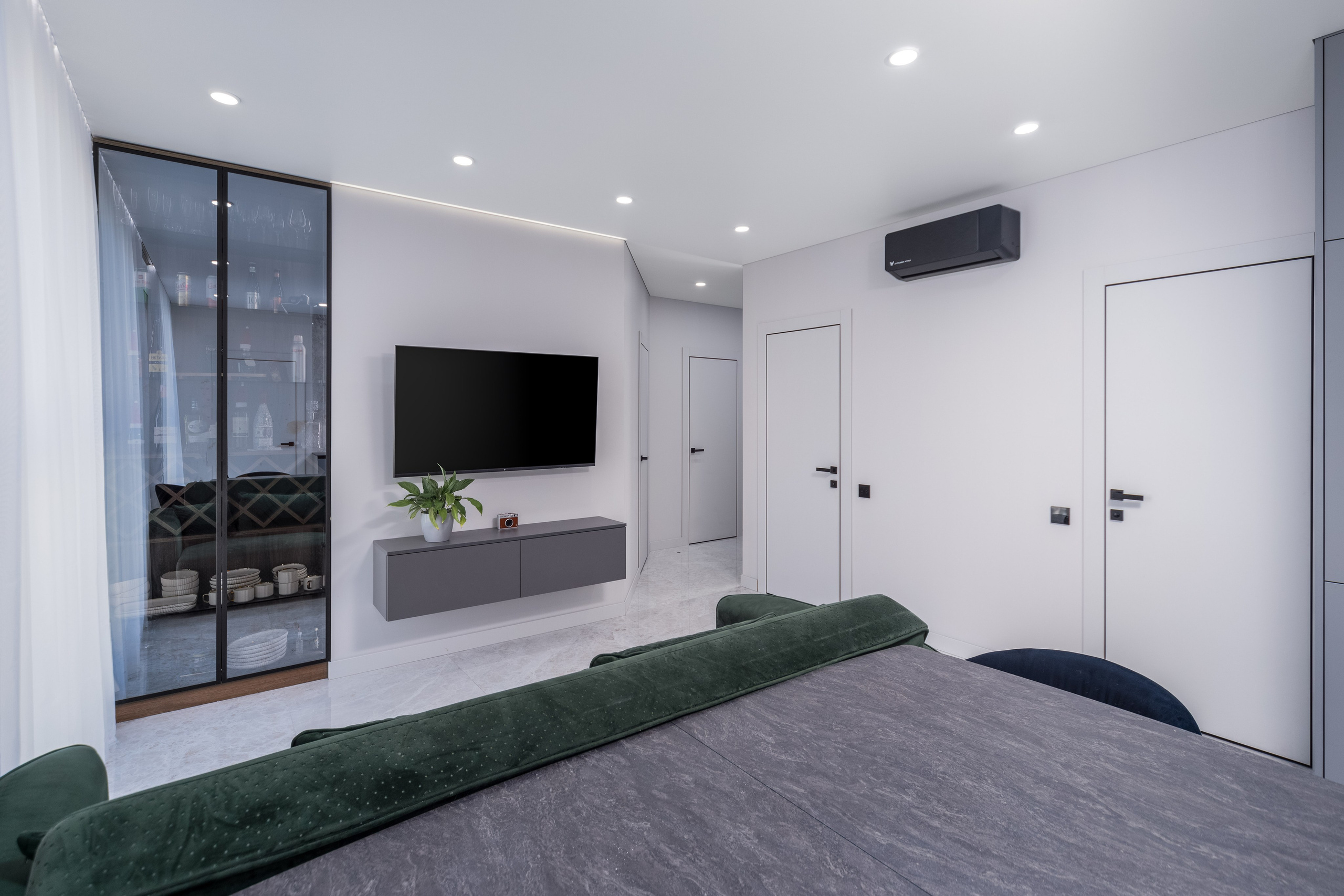 Интерьер кухни-гостиной в евро-3 квартире в ЖК Минск Мир