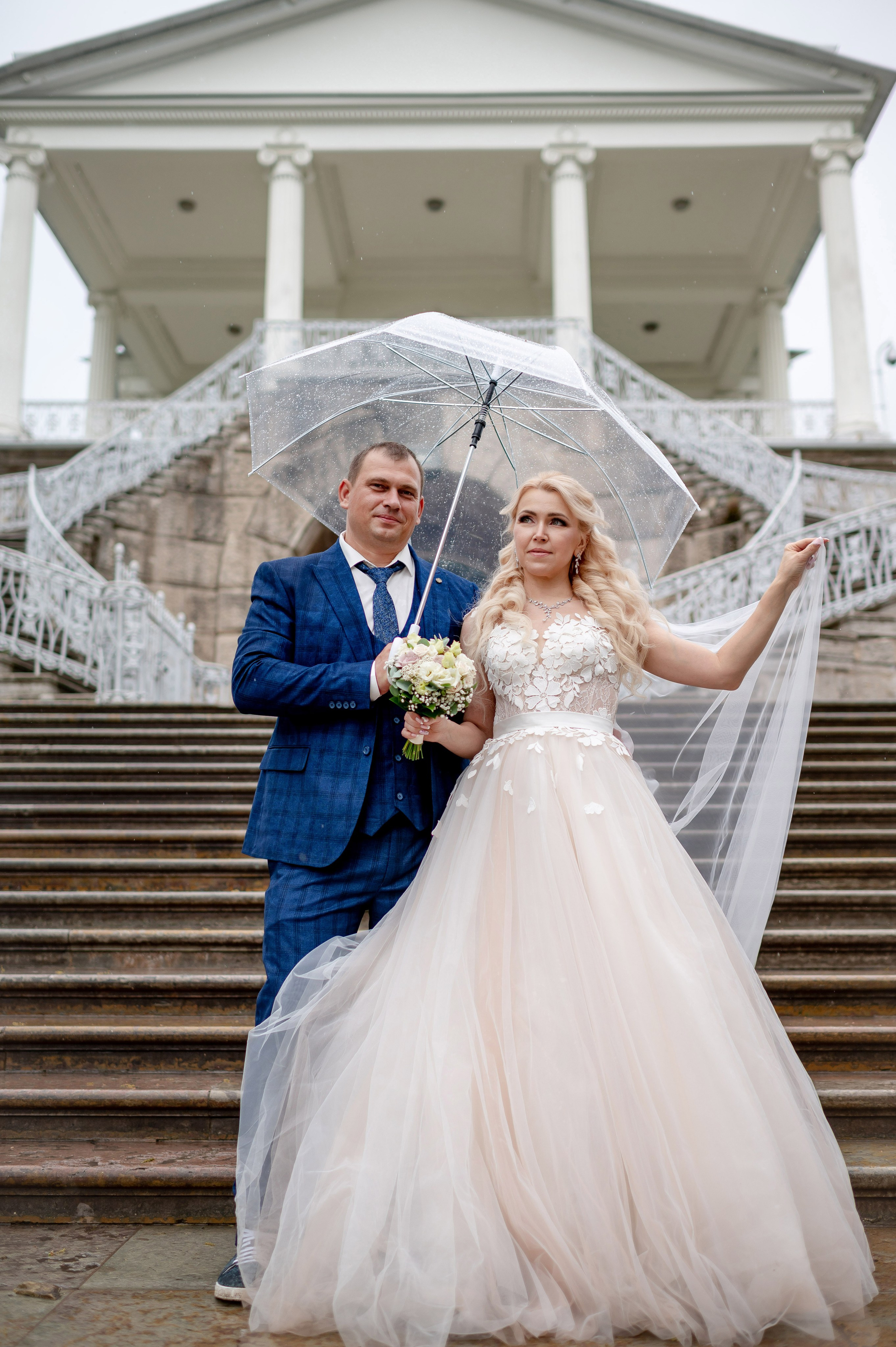 Евгения (фотосессия с малиновым chevrolet camaro, в сирени в Пушкине в Екатерининском парке). Портретный, семейный и свадебный фотограф в Санкт-Петербурге и в Пушкине Ширяев Денис