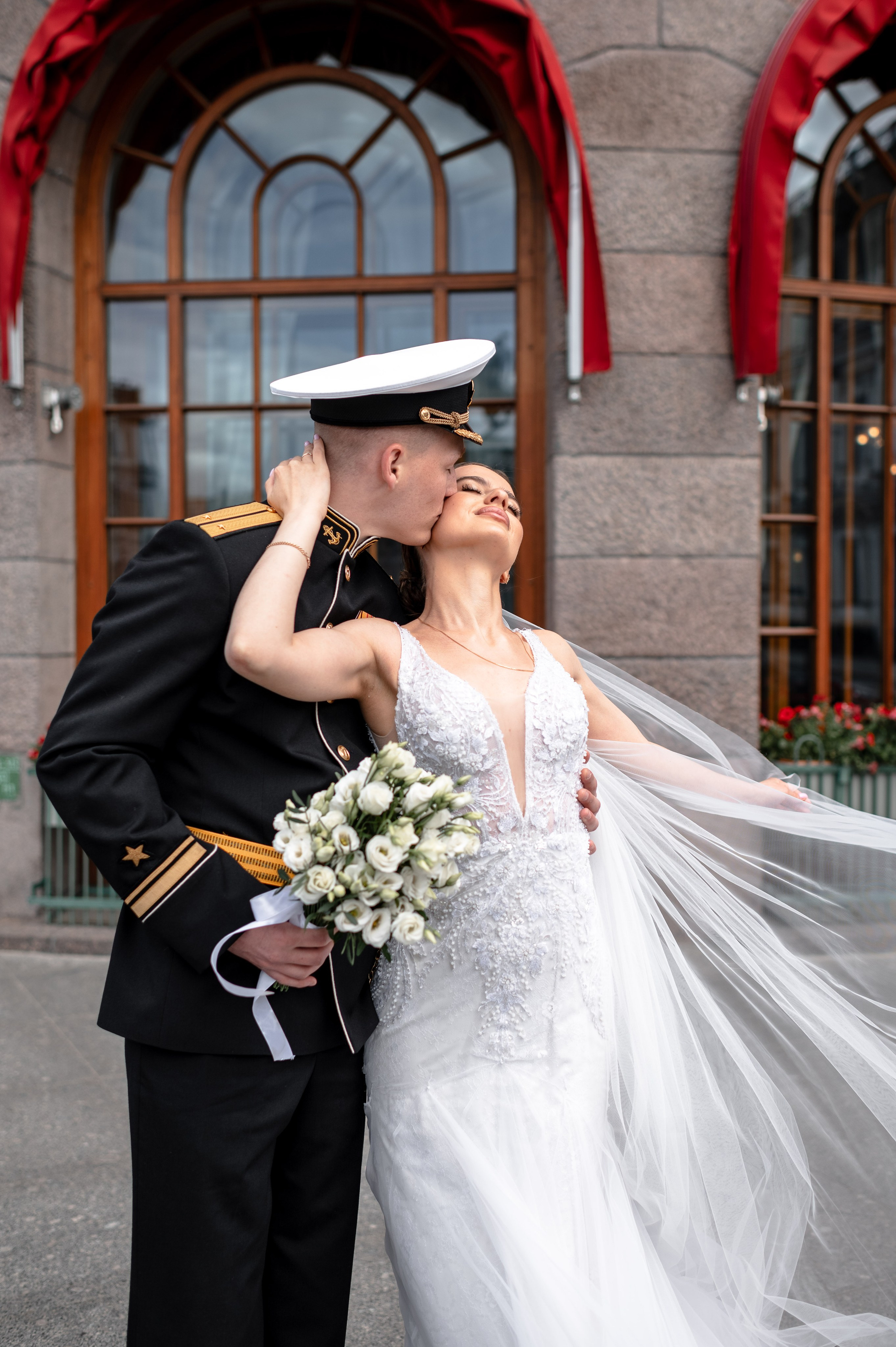 Елизавета и Максим (фотосессия у Дворца Штиглица, набережная Мойки и у Законодательного собрания). Портретный, семейный и свадебный фотограф в Санкт-Петербурге и в Пушкине Ширяев Денис