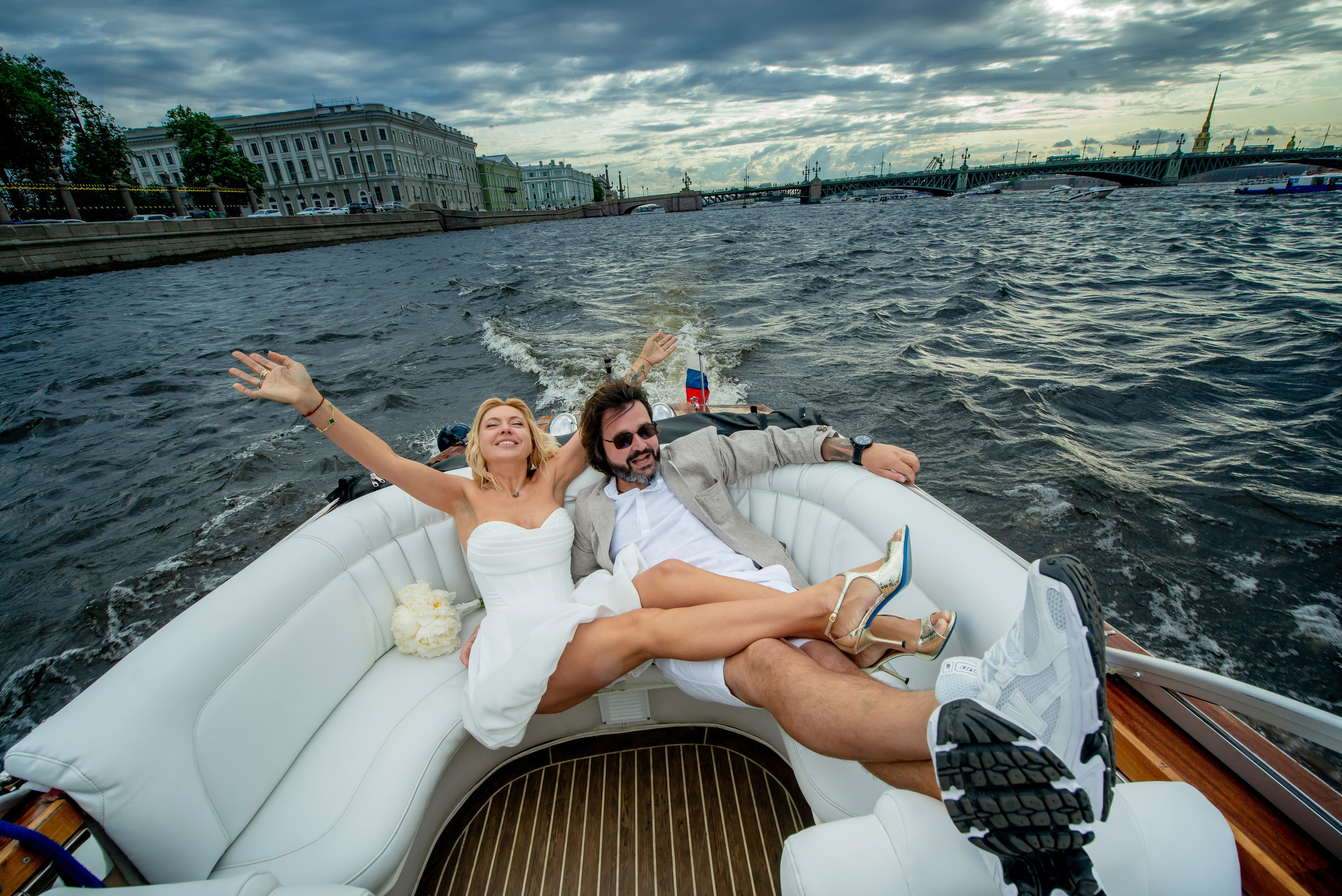 Юлия и Павел (сборы невесты, Невская ратуша, красный Buick, прогулка по рекам на катере). Портретный, семейный и свадебный фотограф в Санкт-Петербурге и в Пушкине Ширяев Денис