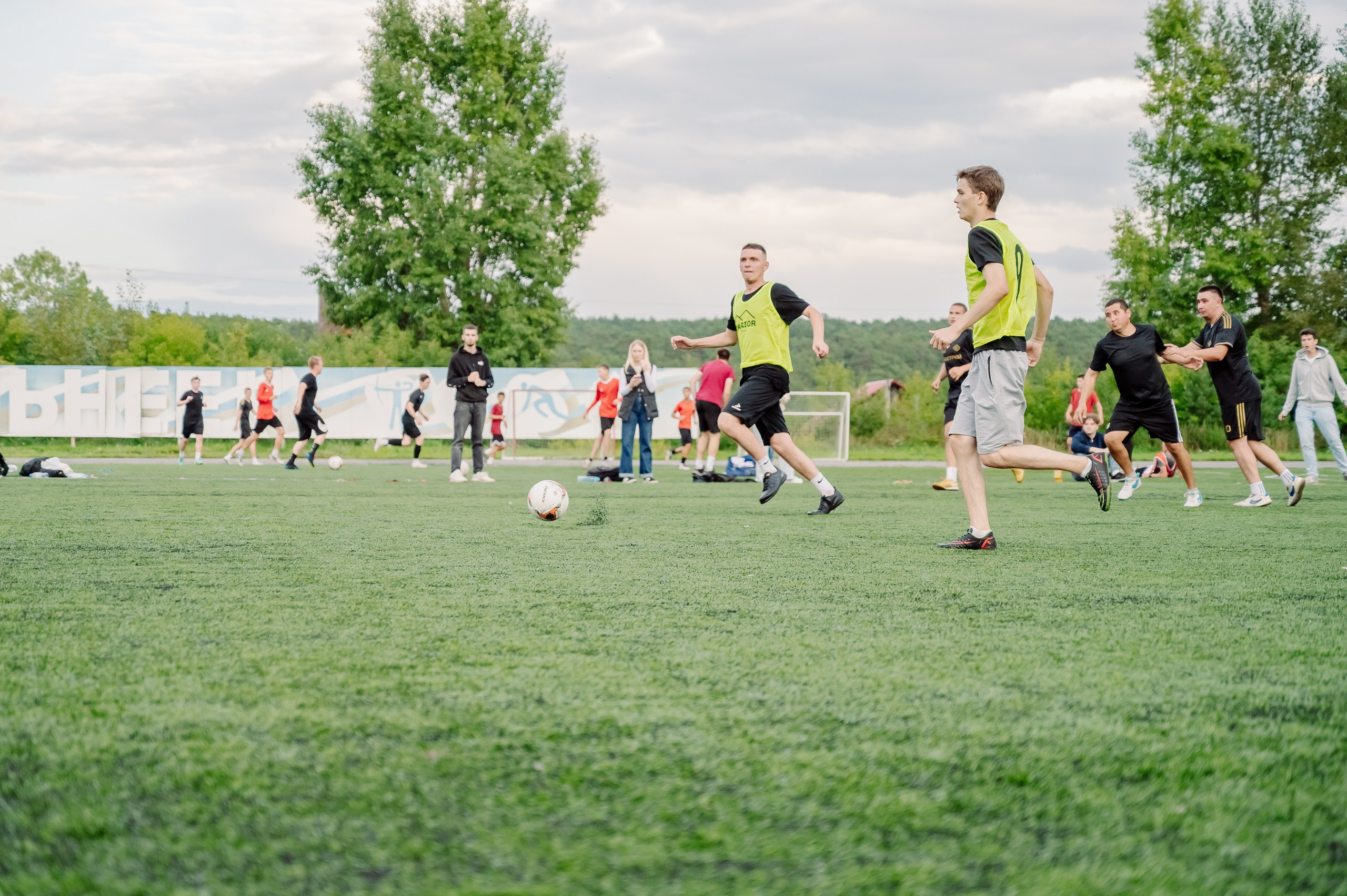Футбол в Шахтёре 08.2025. Детский фотограф, семейный фотограф и репортажи в Кемерово