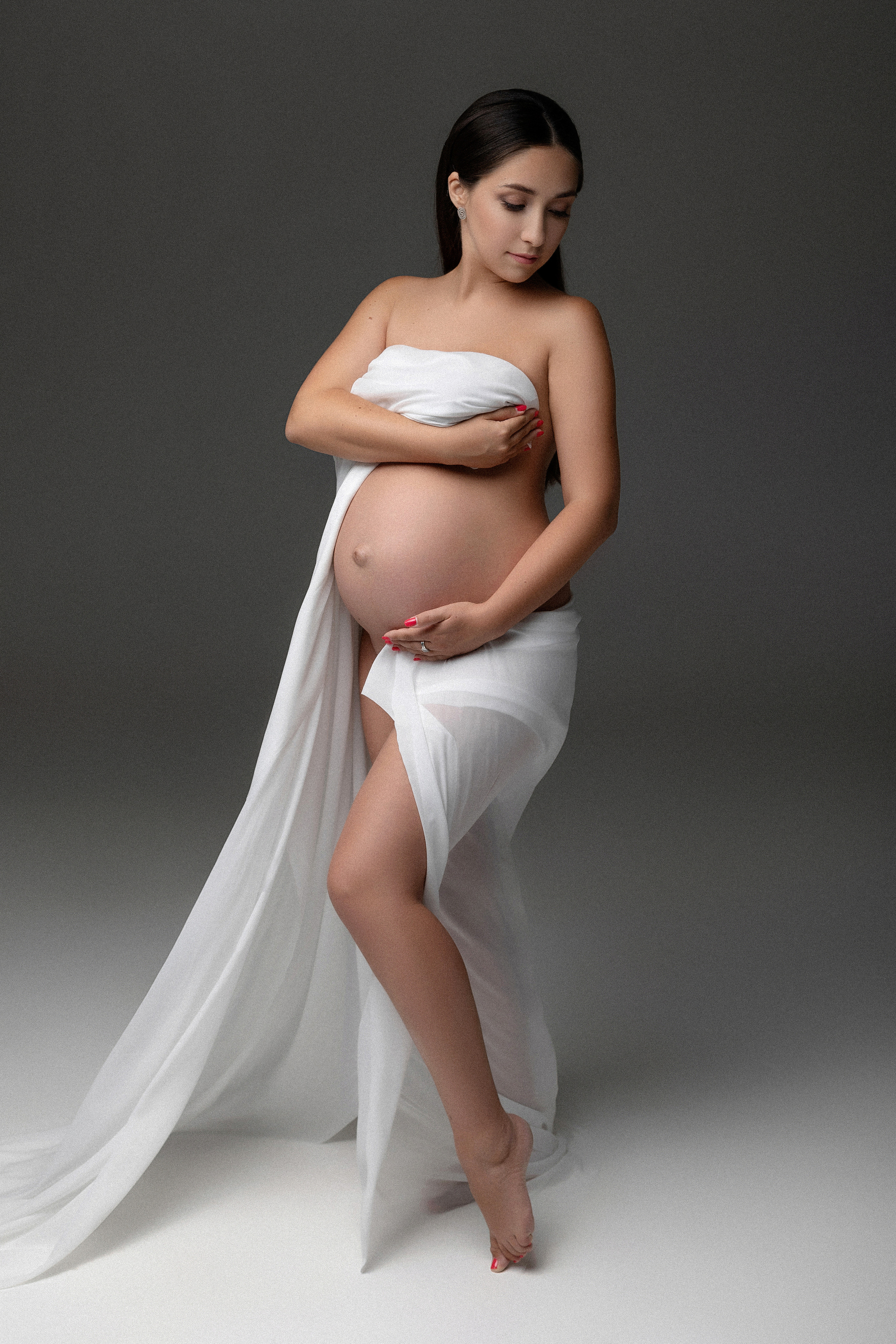 Фотосессия беременности Воронеж. Фотограф беременных Воронеж. Беременность. Фотограф Воронеж. Стильная фотосессия беременности. Фотосессия в стиле Vogue Воронеж. Фотосессия беременности в студии. Фотосессия беременности на циклораме. Стильная фотосессия беременности. Фотосессия все включено Воронеж.