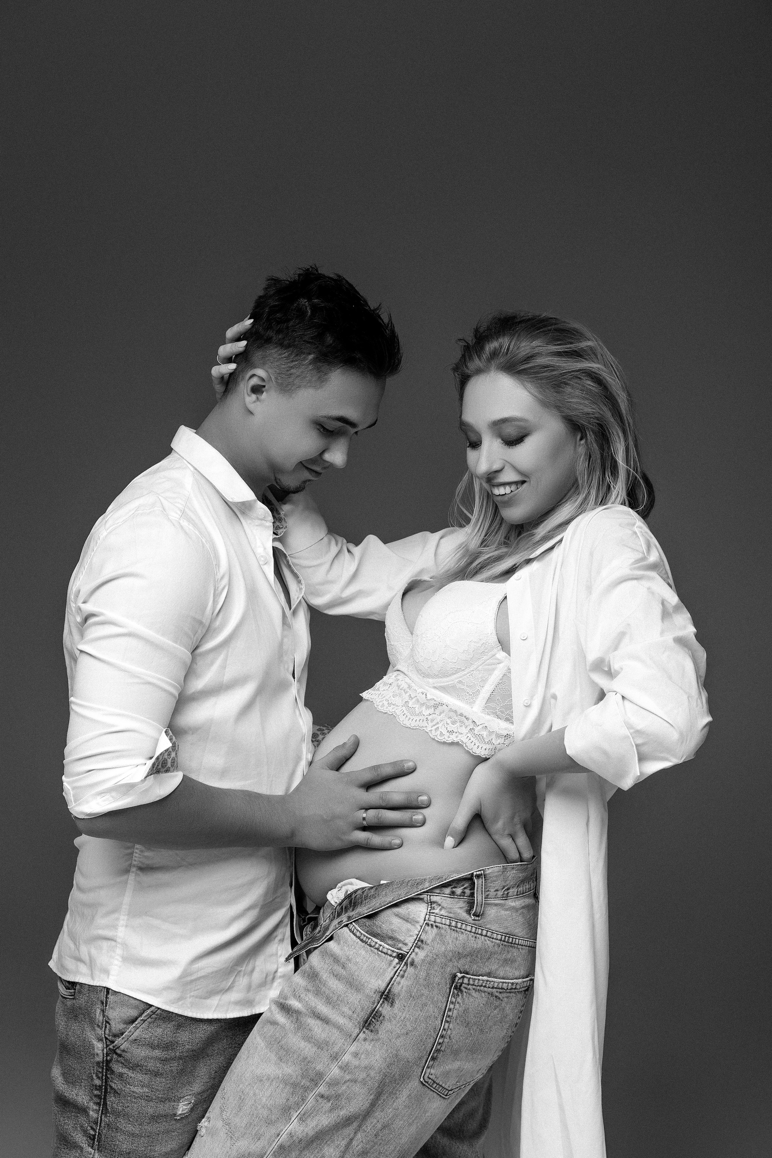 Фотосессия беременности Воронеж. Фотограф беременных Воронеж. Беременность. Фотограф Воронеж. Стильная фотосессия беременности. Фотосессия в стиле Vogue Воронеж. Фотосессия беременности в студии. Фотосессия беременности на циклораме. Стильная фотосессия беременности. Фотосессия все включено Воронеж.