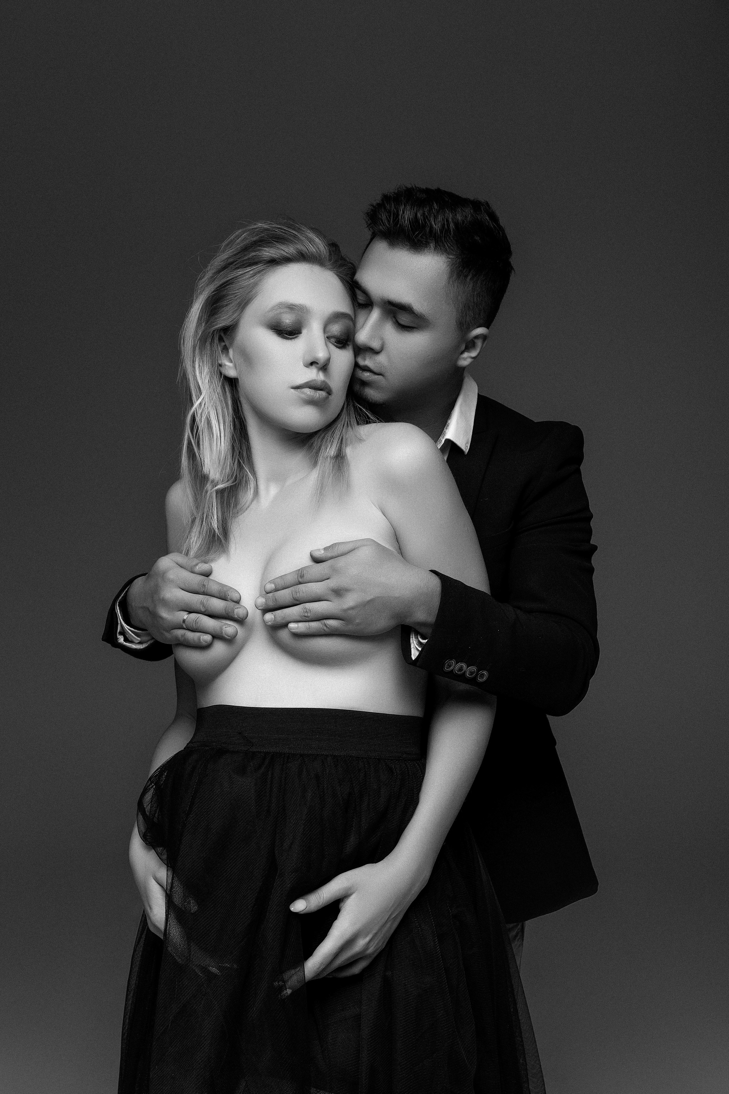 Фотосессия беременности Воронеж. Фотограф беременных Воронеж. Беременность. Фотограф Воронеж. Стильная фотосессия беременности. Фотосессия в стиле Vogue Воронеж. Фотосессия беременности в студии. Фотосессия беременности на циклораме. Стильная фотосессия беременности. Фотосессия все включено Воронеж.