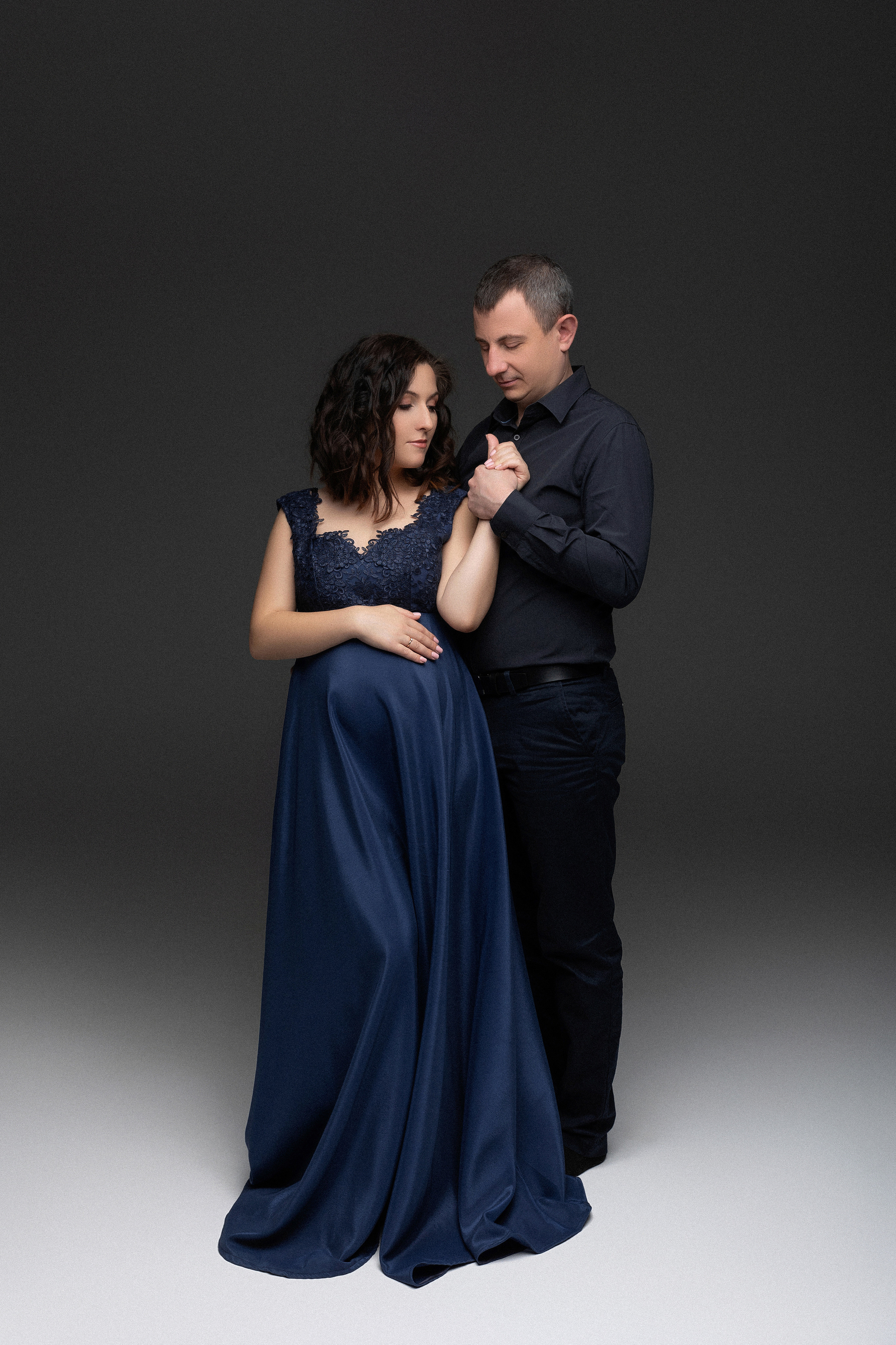 Фотосессия беременности Воронеж. Фотограф беременных Воронеж. Беременность. Фотограф Воронеж. Стильная фотосессия беременности. Фотосессия в стиле Vogue Воронеж. Фотосессия беременности в студии. Фотосессия беременности на циклораме. Стильная фотосессия беременности. Фотосессия все включено Воронеж.