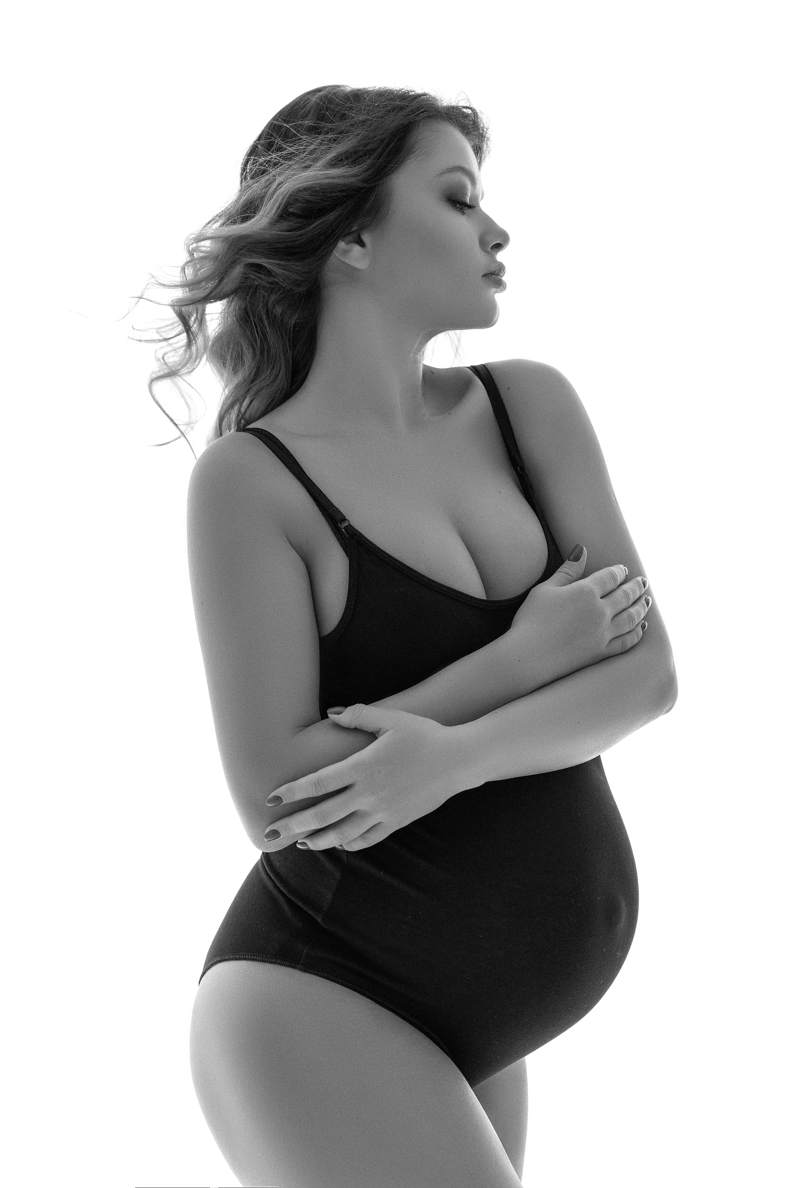 Фотосессия беременности Воронеж. Фотограф беременных Воронеж. Беременность. Фотограф Воронеж. Стильная фотосессия беременности. Фотосессия в стиле Vogue Воронеж. Фотосессия беременности в студии. Фотосессия беременности на циклораме. Стильная фотосессия беременности. Фотосессия все включено Воронеж.