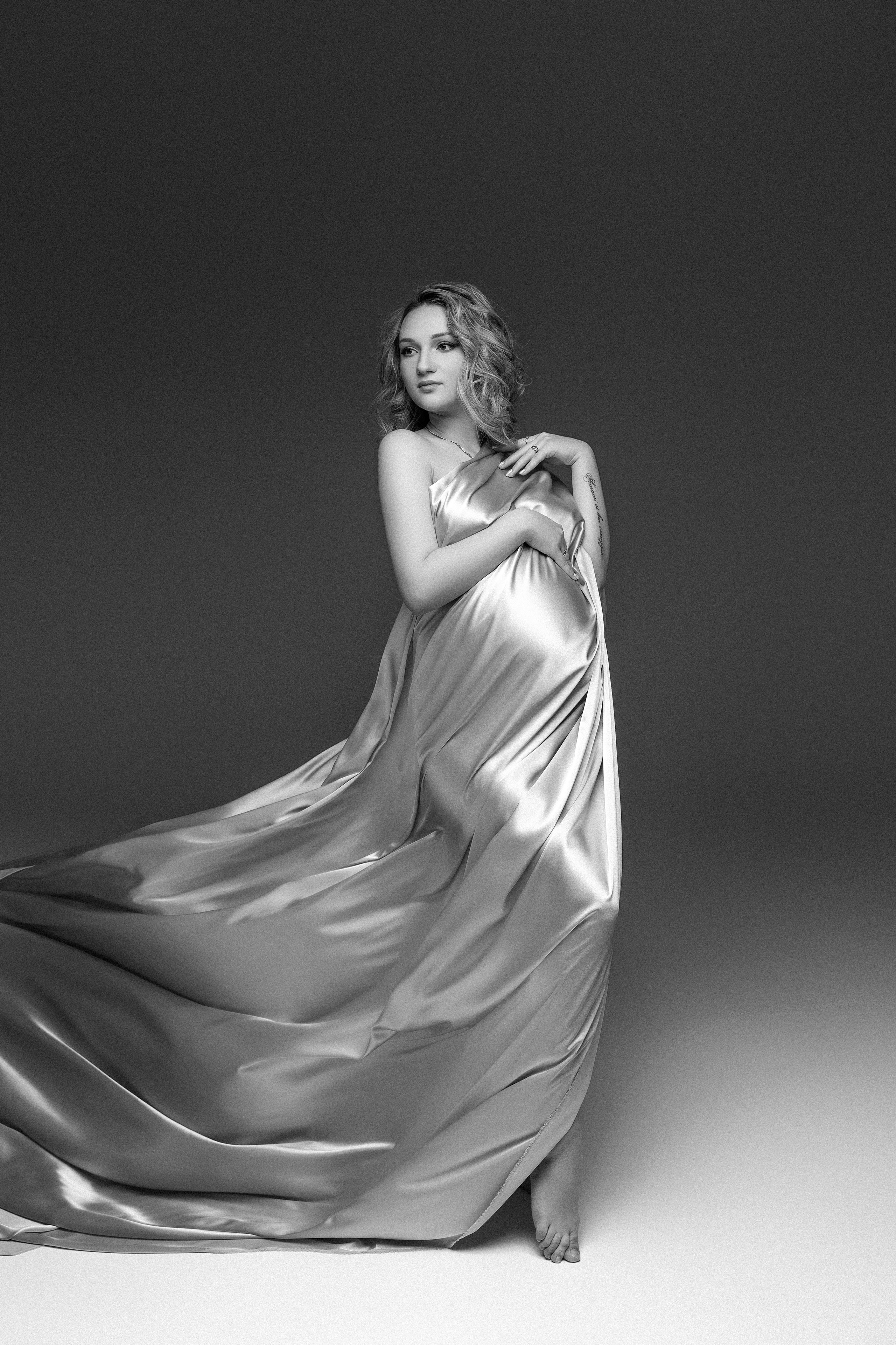 Фотосессия беременности Воронеж. Фотограф беременных Воронеж. Беременность. Фотограф Воронеж. Стильная фотосессия беременности. Фотосессия в стиле Vogue Воронеж. Фотосессия беременности в студии. Фотосессия беременности на циклораме. Стильная фотосессия беременности. Фотосессия все включено Воронеж.