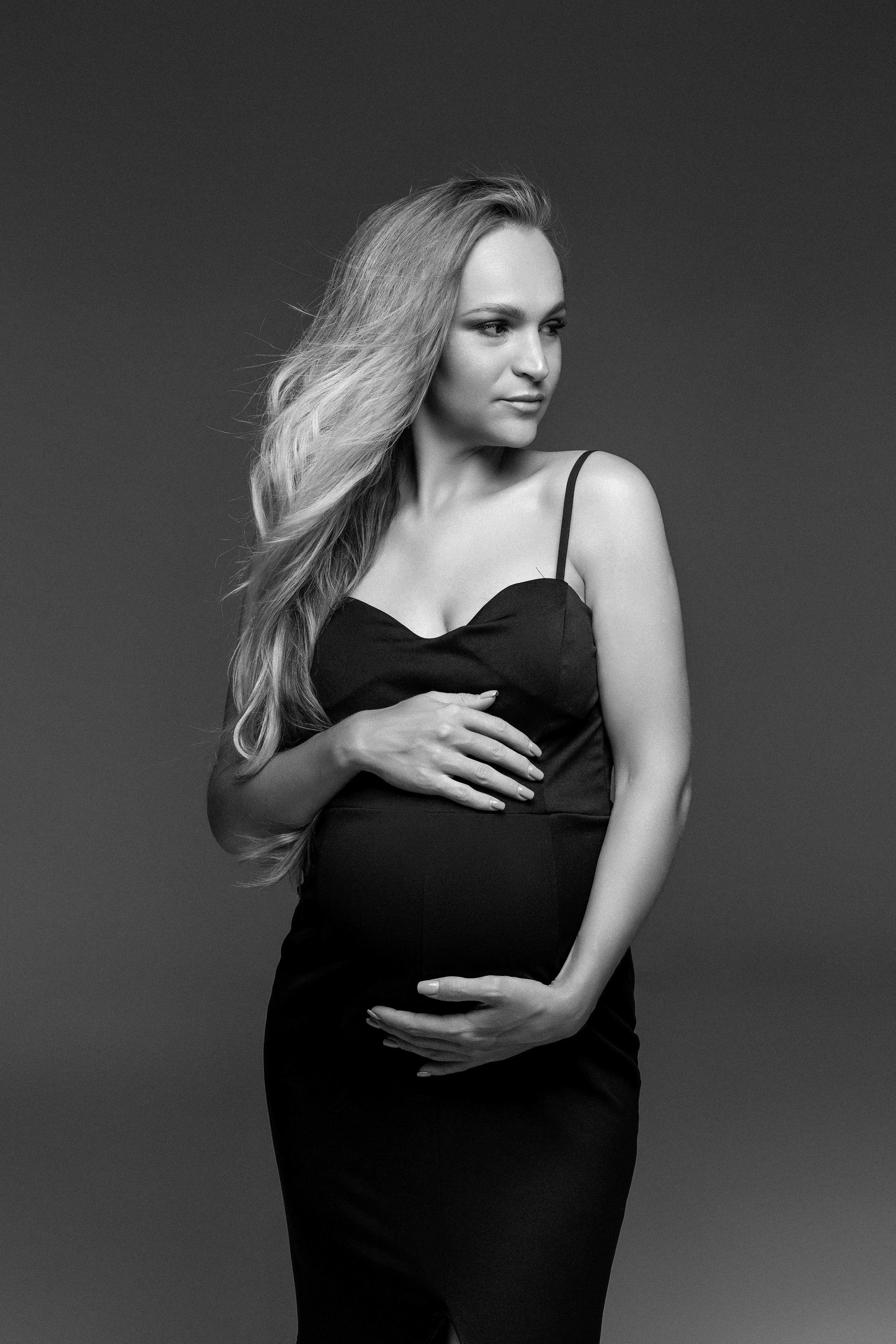 Фотосессия беременности Воронеж. Фотограф беременных Воронеж. Беременность. Фотограф Воронеж. Стильная фотосессия беременности. Фотосессия в стиле Vogue Воронеж. Фотосессия беременности в студии. Фотосессия беременности на циклораме. Стильная фотосессия беременности. Фотосессия все включено Воронеж.