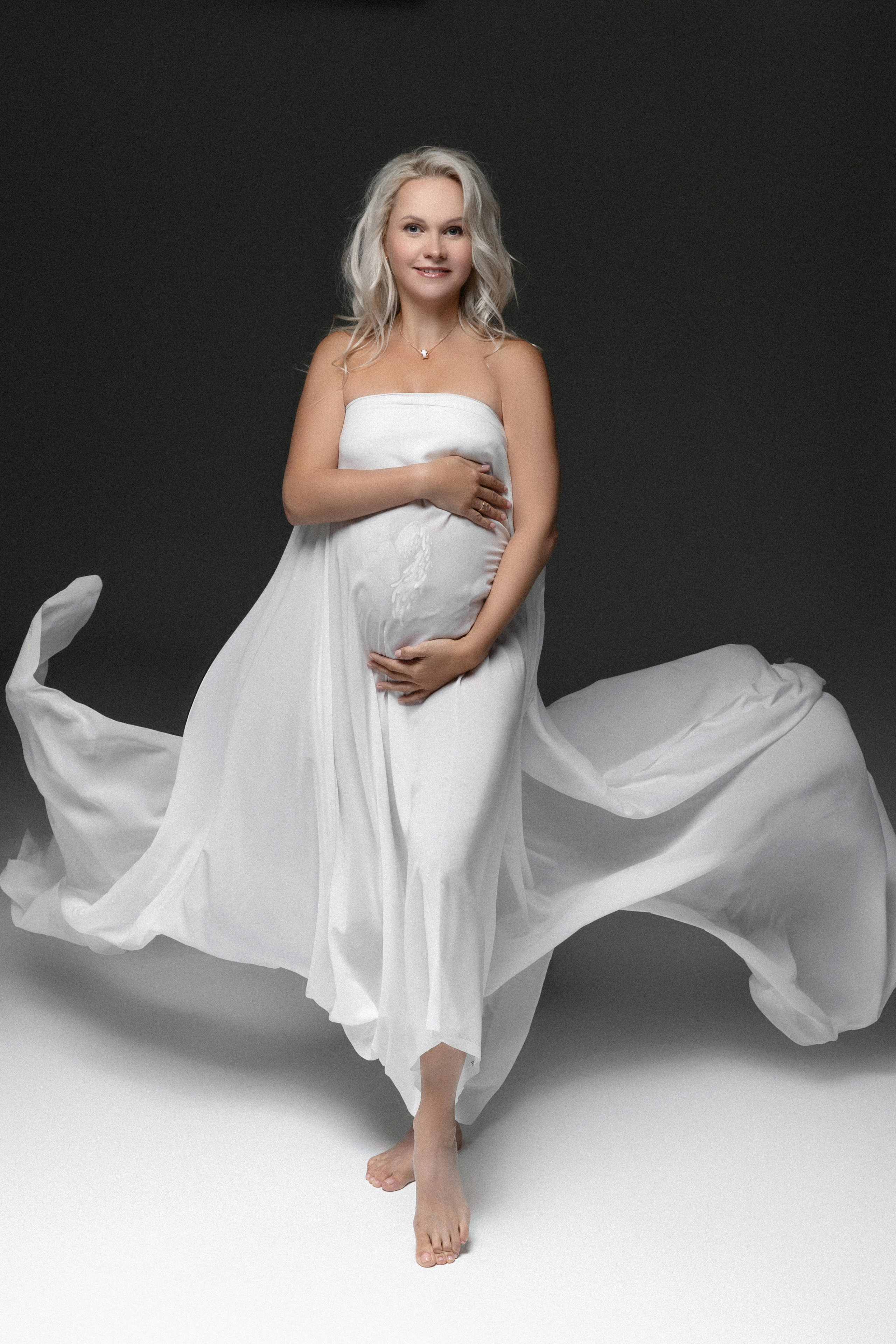 Фотосессия беременности Воронеж. Фотограф беременных Воронеж. Беременность. Фотограф Воронеж. Стильная фотосессия беременности. Фотосессия в стиле Vogue Воронеж. Фотосессия беременности в студии. Фотосессия беременности на циклораме. Стильная фотосессия беременности. Фотосессия все включено Воронеж.