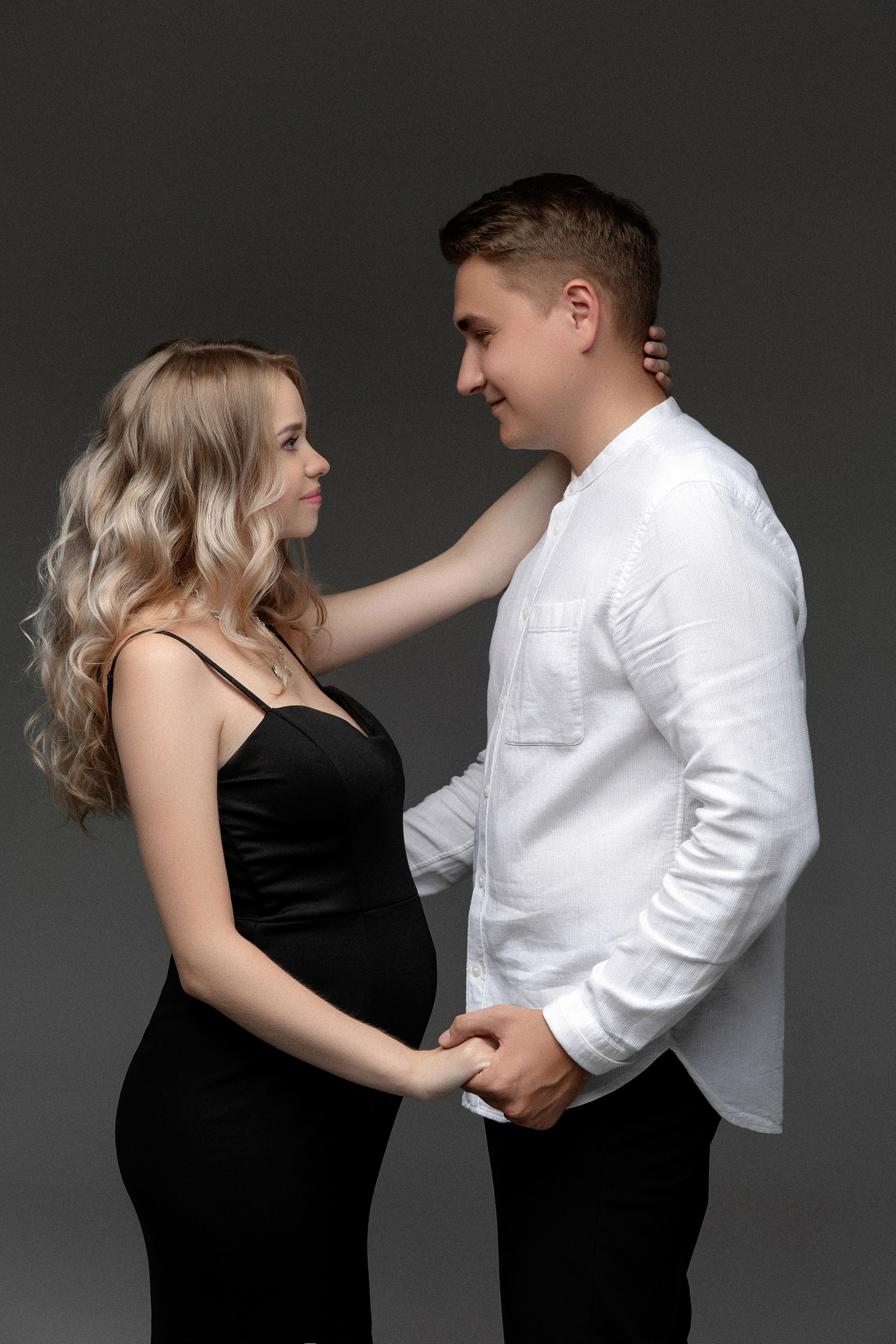 Фотосессия беременности Воронеж. Фотограф беременных Воронеж. Беременность. Фотограф Воронеж. Стильная фотосессия беременности. Фотосессия в стиле Vogue Воронеж. Фотосессия беременности в студии. Фотосессия беременности на циклораме. Стильная фотосессия беременности. Фотосессия все включено Воронеж.