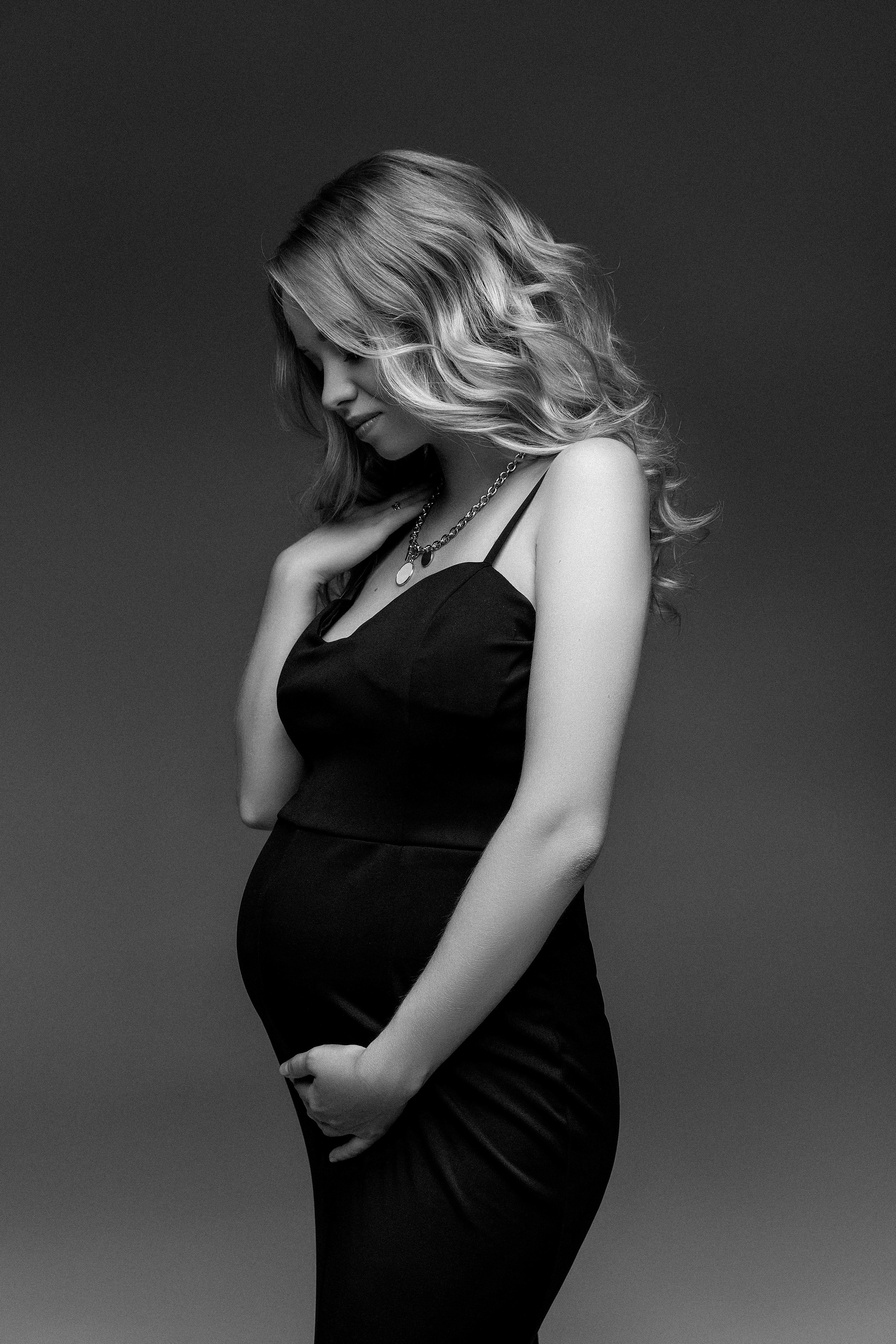 Фотосессия беременности Воронеж. Фотограф беременных Воронеж. Беременность. Фотограф Воронеж. Стильная фотосессия беременности. Фотосессия в стиле Vogue Воронеж. Фотосессия беременности в студии. Фотосессия беременности на циклораме. Стильная фотосессия беременности. Фотосессия все включено Воронеж.