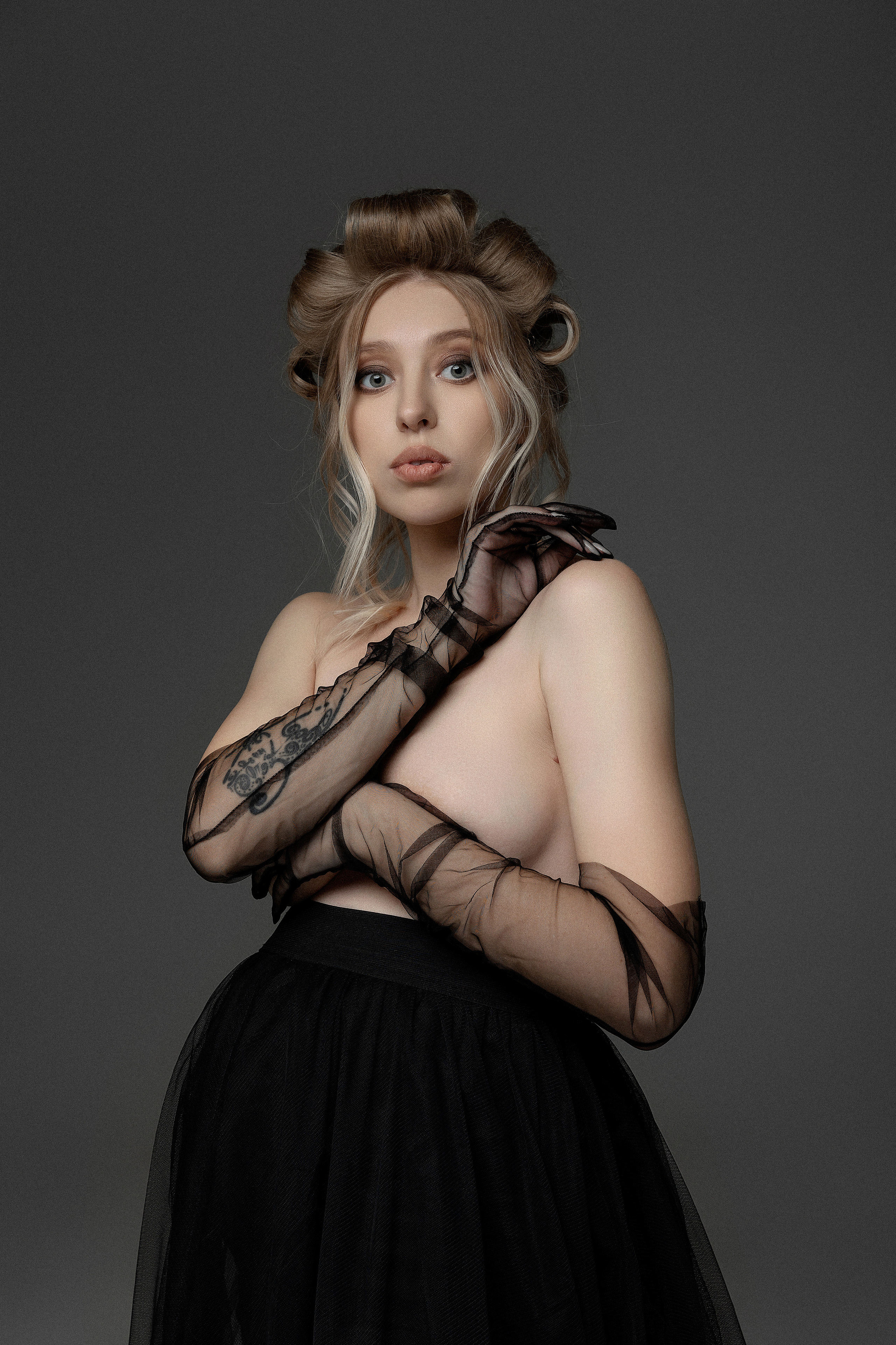 Фотосессия беременности Воронеж. Фотограф беременных Воронеж. Беременность. Фотограф Воронеж. Стильная фотосессия беременности. Фотосессия в стиле Vogue Воронеж. Фотосессия беременности в студии. Фотосессия беременности на циклораме. Стильная фотосессия беременности. Фотосессия все включено Воронеж.