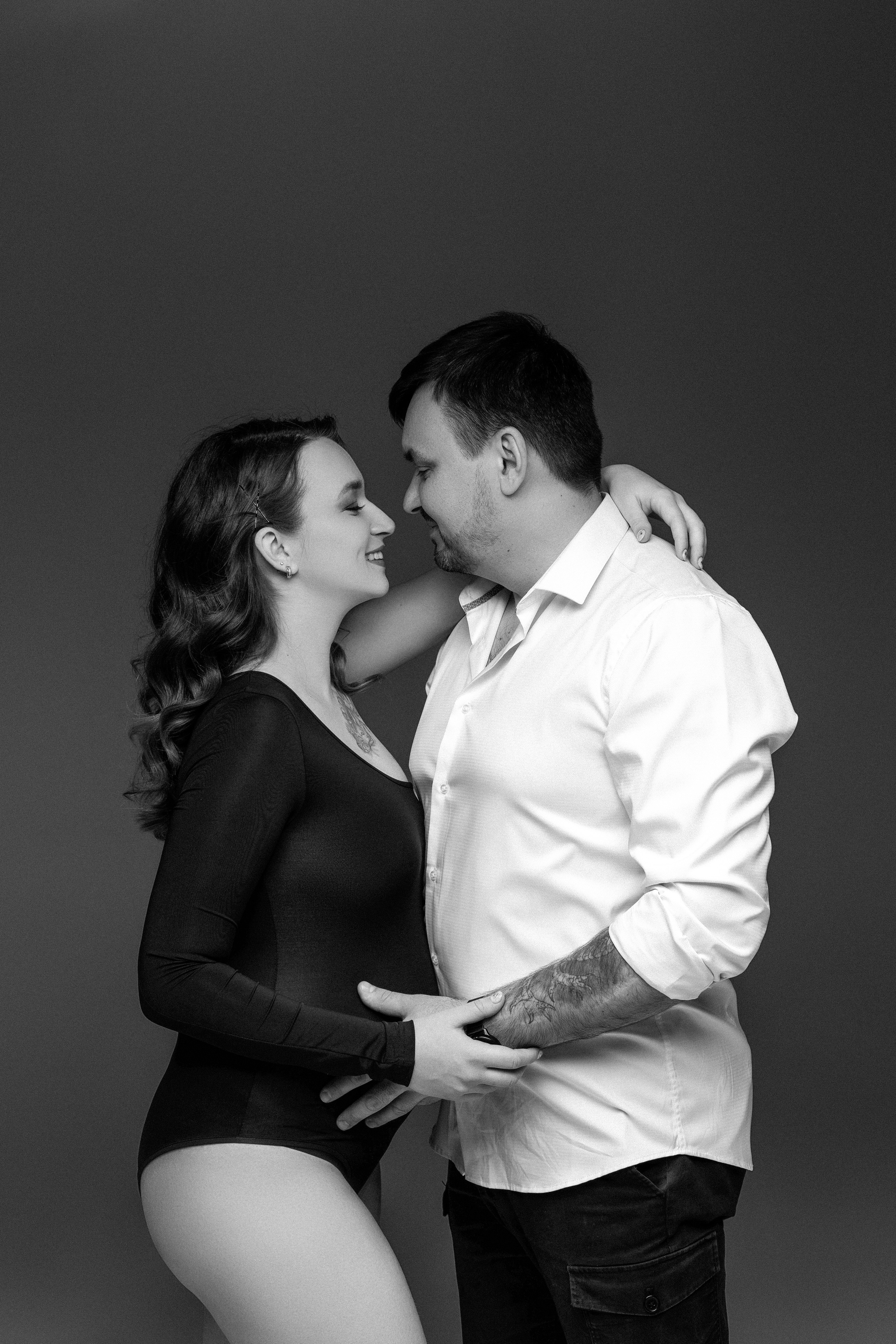 Фотосессия беременности Воронеж. Фотограф беременных Воронеж. Беременность. Фотограф Воронеж. Стильная фотосессия беременности. Фотосессия в стиле Vogue Воронеж. Фотосессия беременности в студии. Фотосессия беременности на циклораме. Стильная фотосессия беременности. Фотосессия все включено Воронеж.