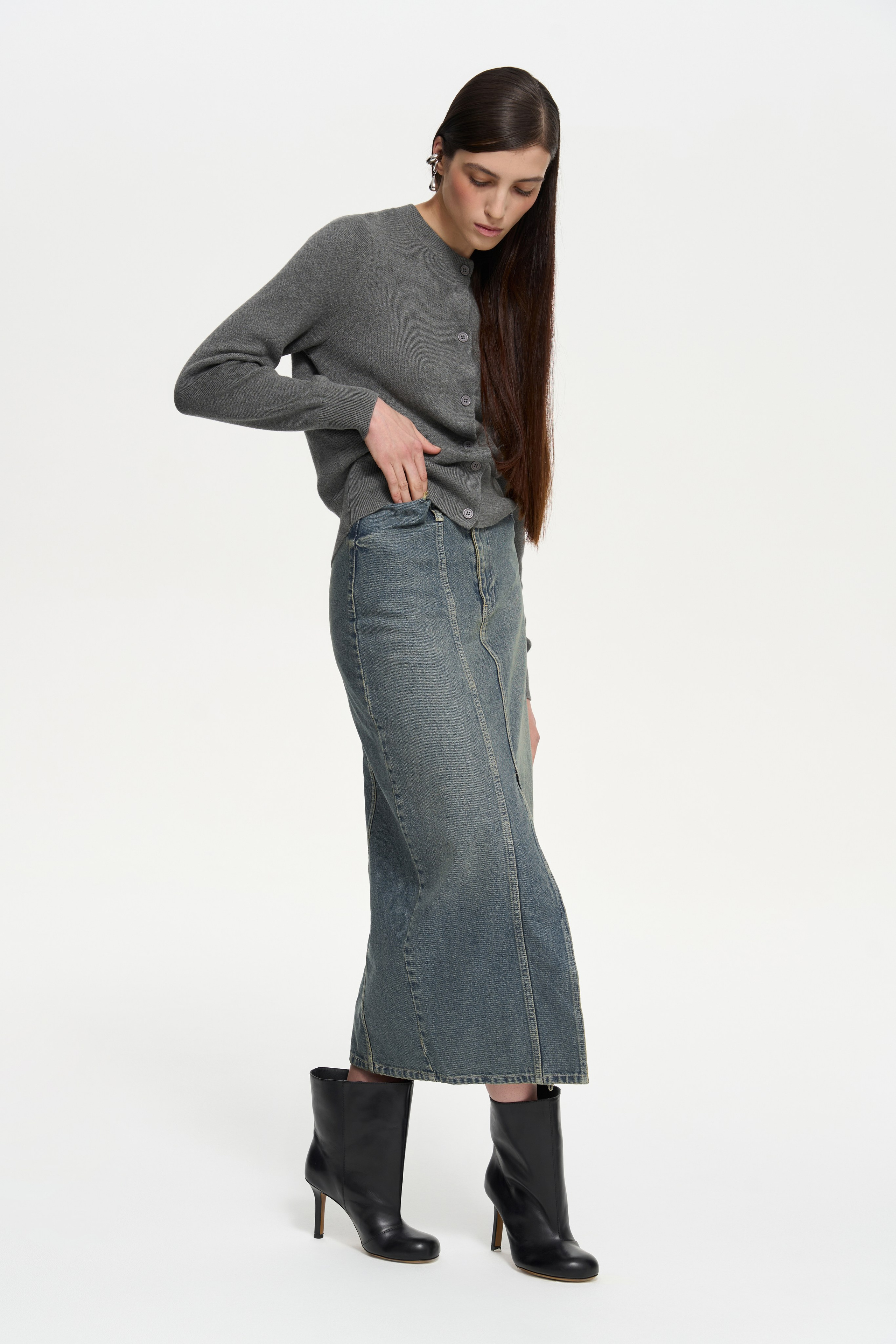 Catalogue the amian. Nadezhda Diskant is a Moscow and Saint Petersburg based photographer