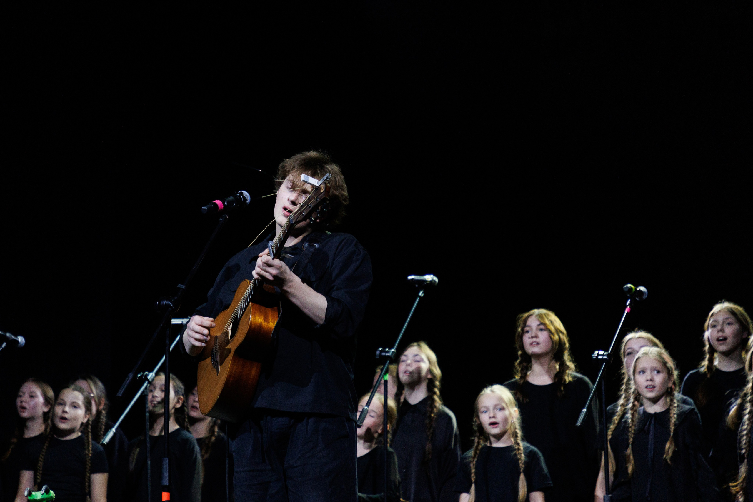 Выксунская премьера «Громко и Честно. Бонд с кнопкой». Фотограф городских и семейных событий Артем Карпухин