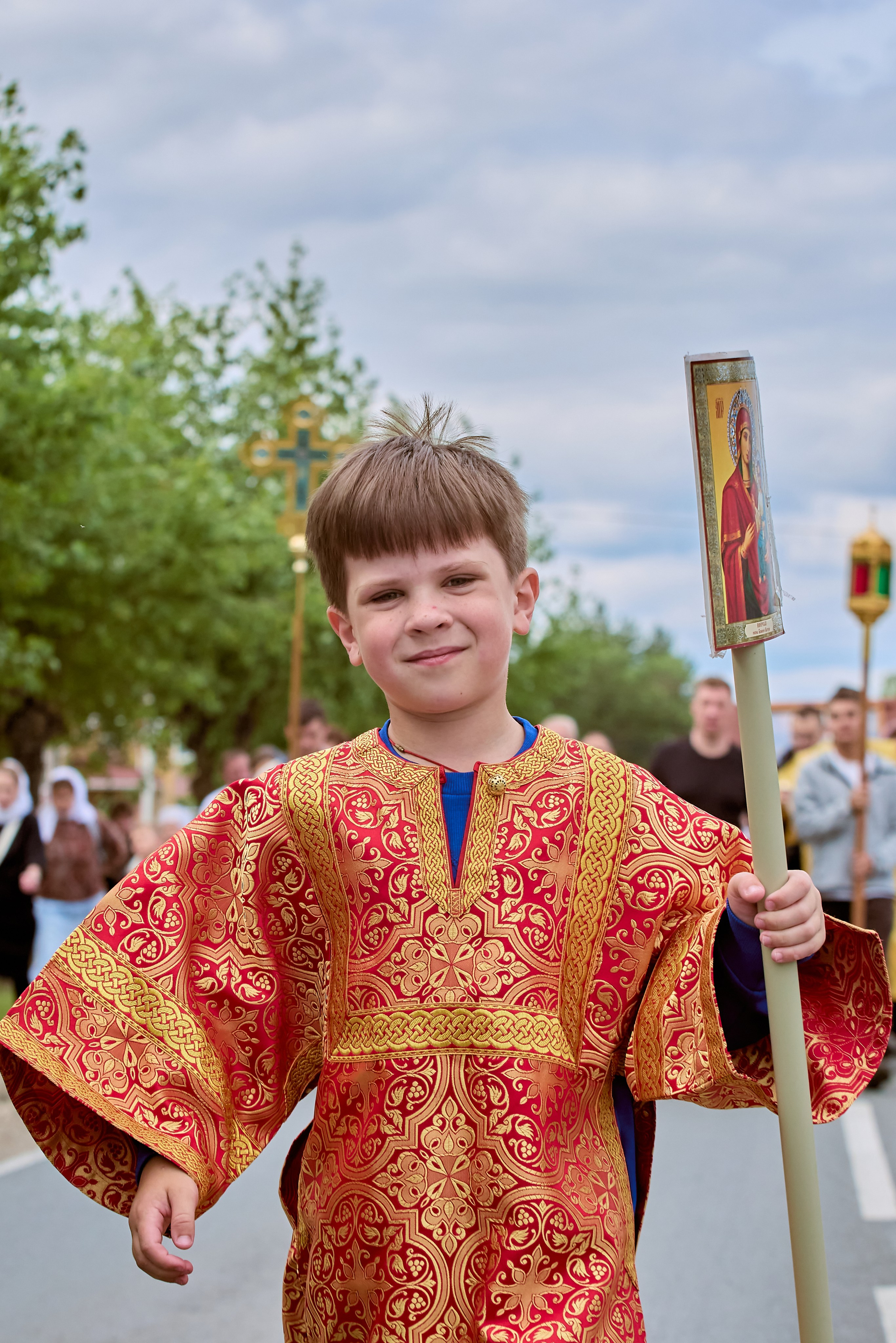 Портрет маленького алтарника на Крестном Ходе в Дзержинске