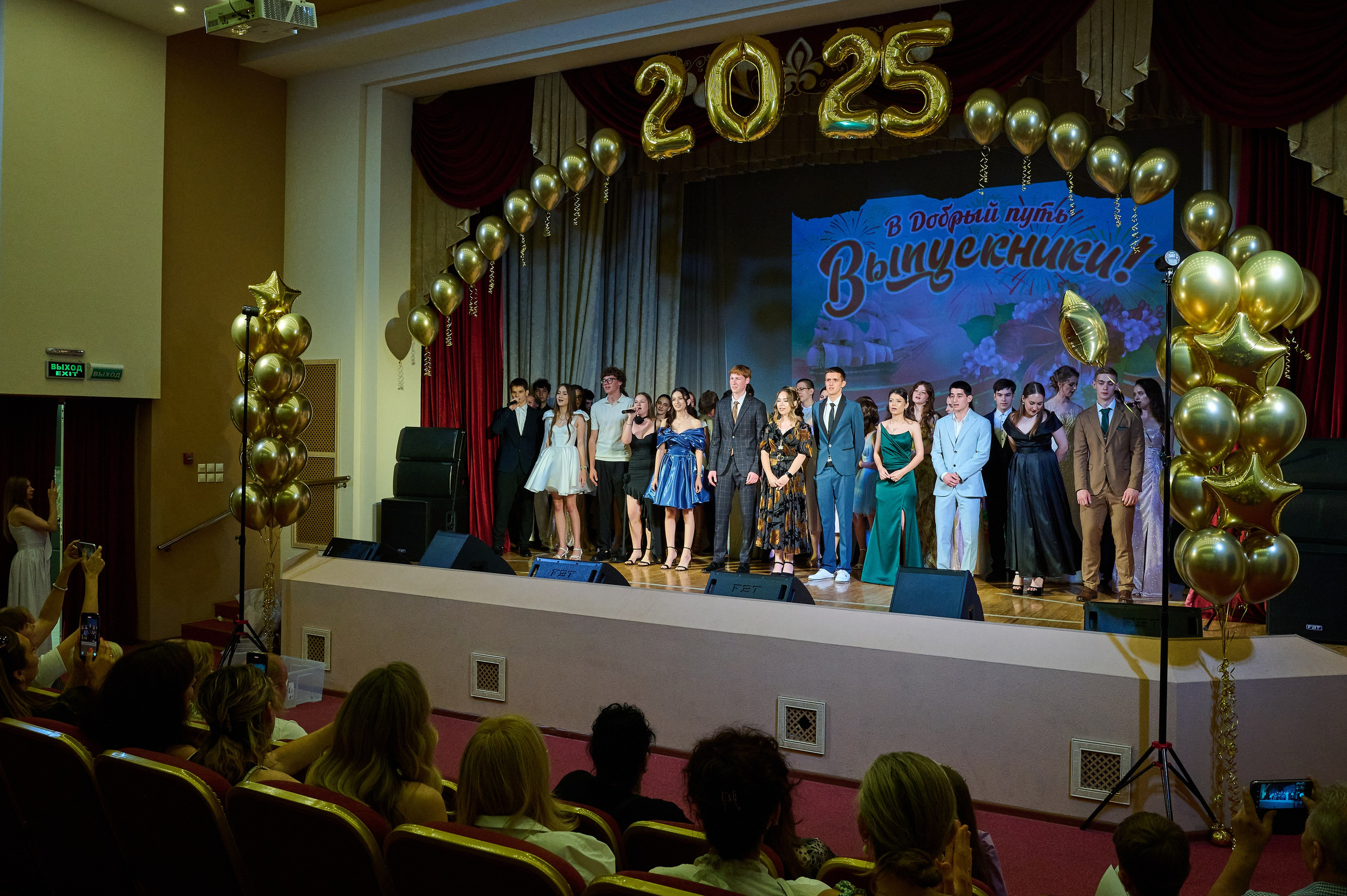 Вручение 11 классы. Жизнь курорта Кабардинка в фотографиях