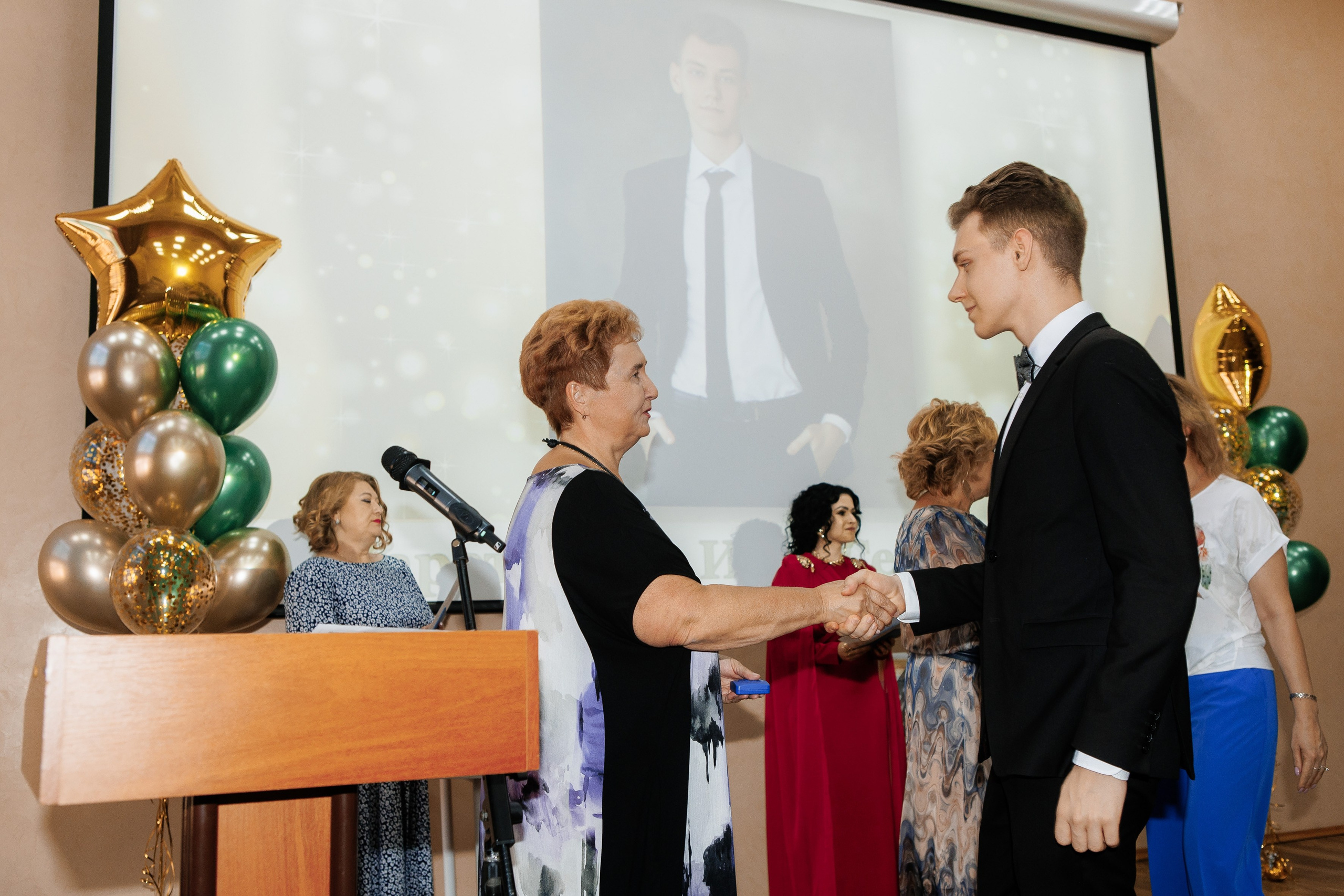 Выпускной Гимназия 12 2024 г. Свадебный и портретный Фотограф в Липецке Дмитрий Котюков