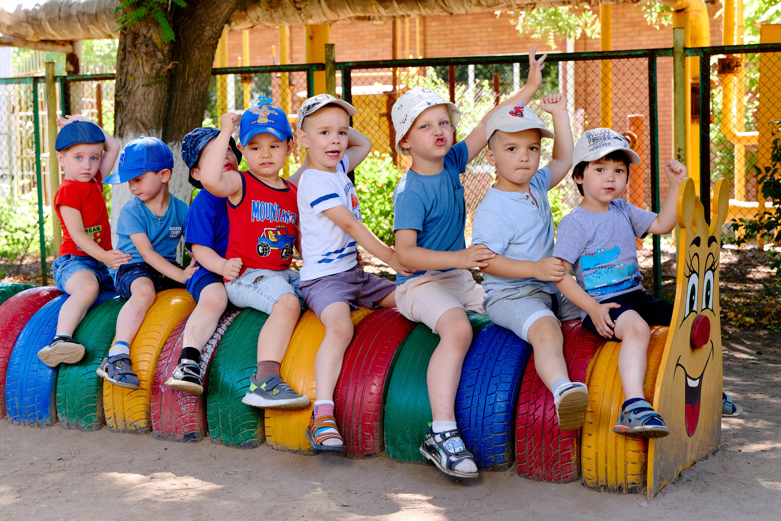 Пример летней съёмки в детском саду № 92 младшая группа Ромашки. Фотограф Выпускные альбомы Таганрог Сергей Коробченко
