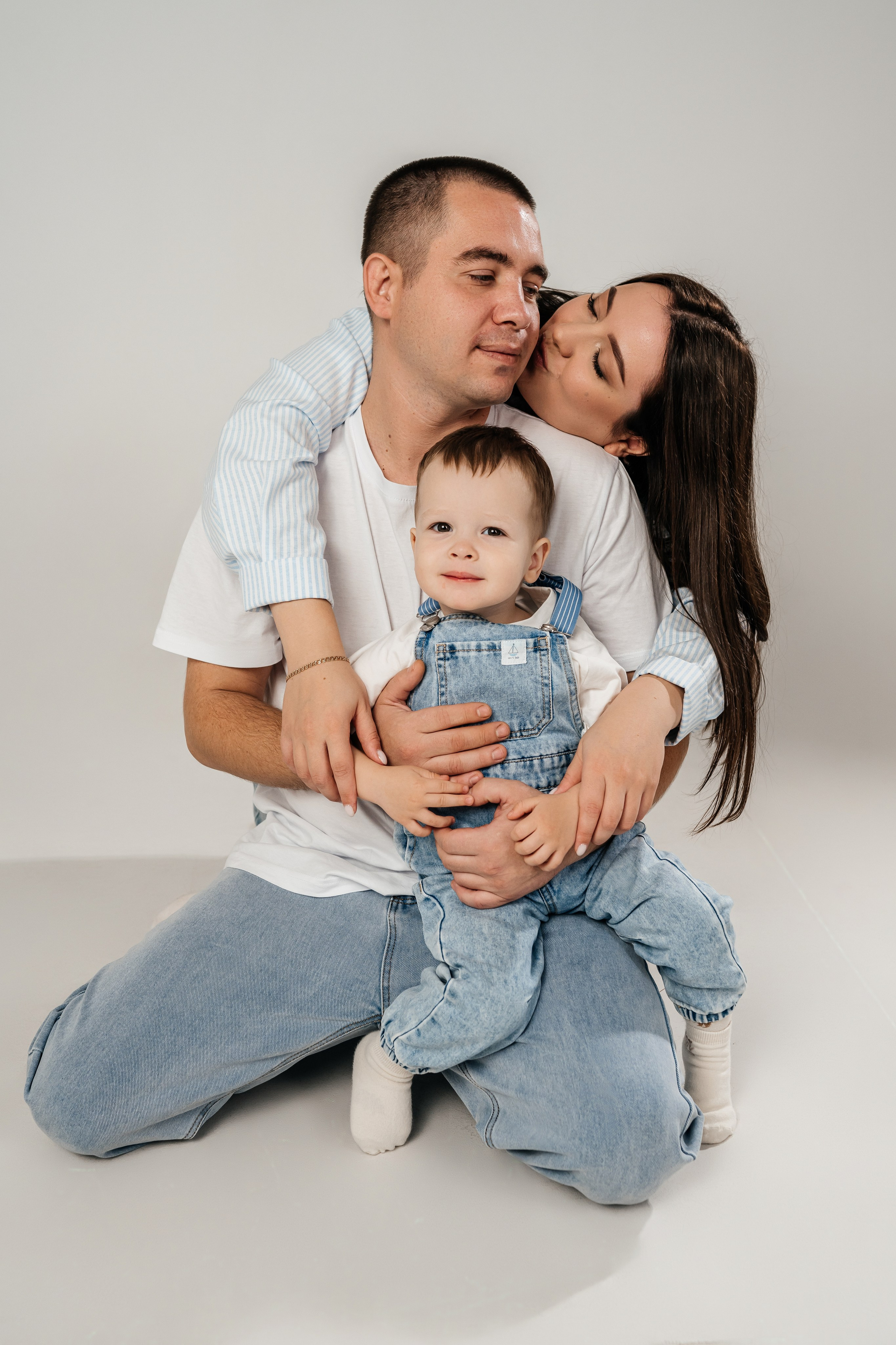 Семейная фотосессия в студии. Фотограф в Каменске-Шахтинском Ольга Сагал