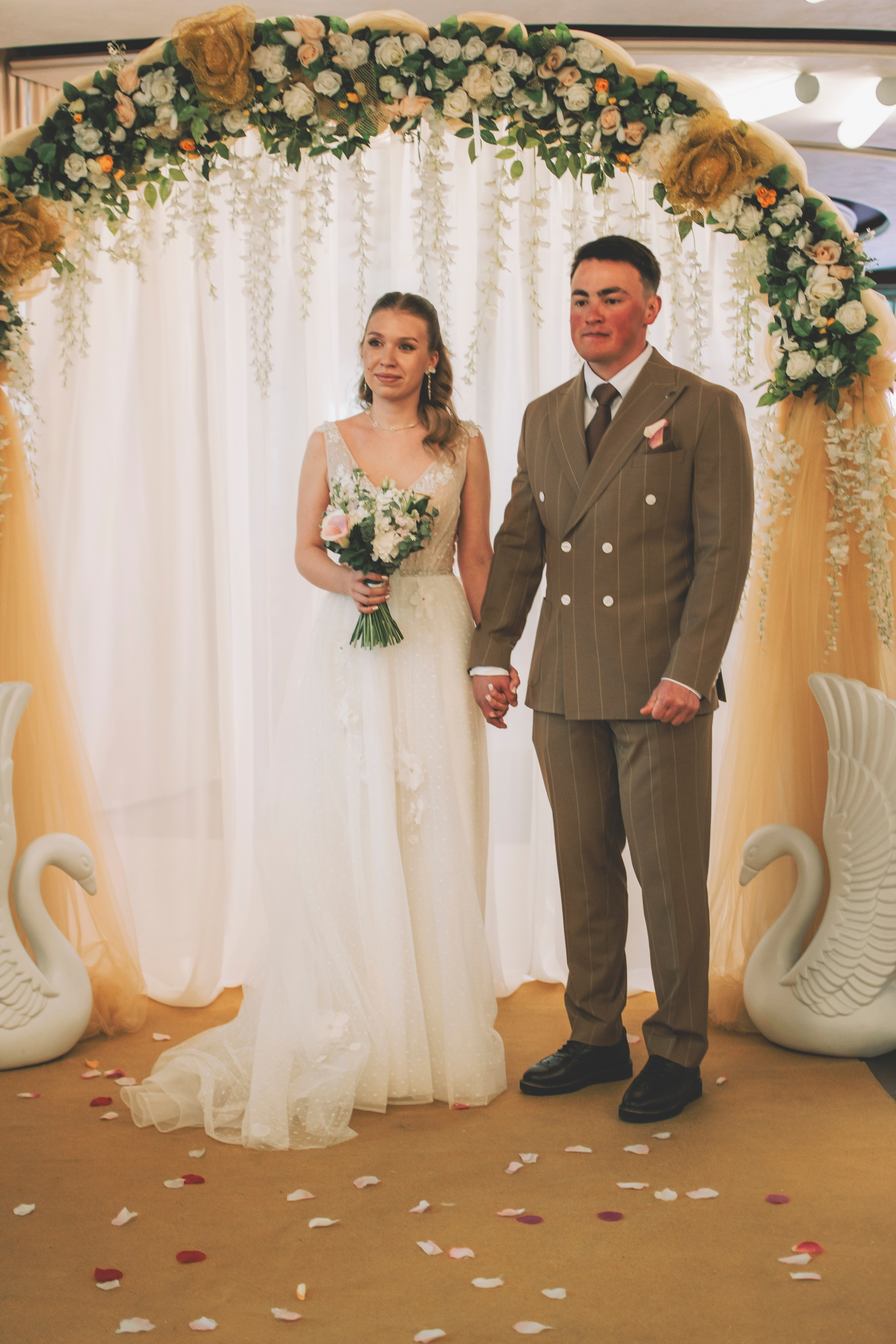 Альберт и Анастасия (Студийная фотосессия, роспись в ДК Нефтяник + фотосессия с гостями). Семейный и свадебный фотограф Губкинский и Ставрополь