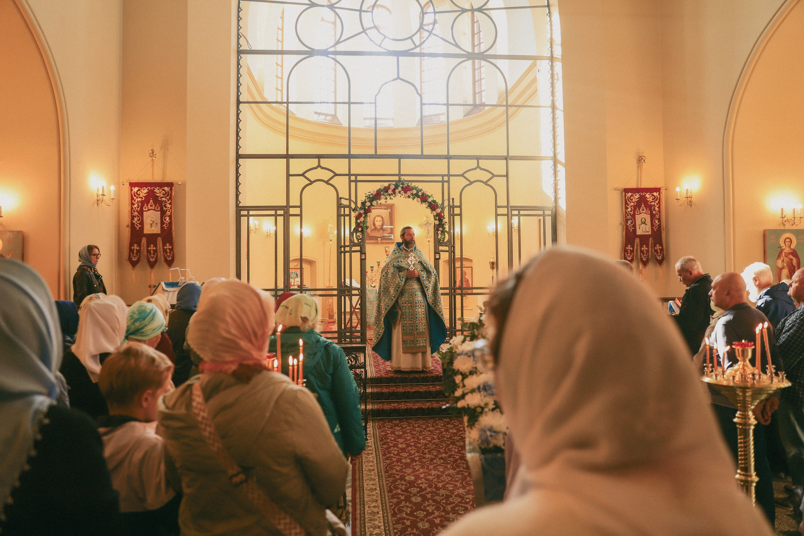 Служба в церкви