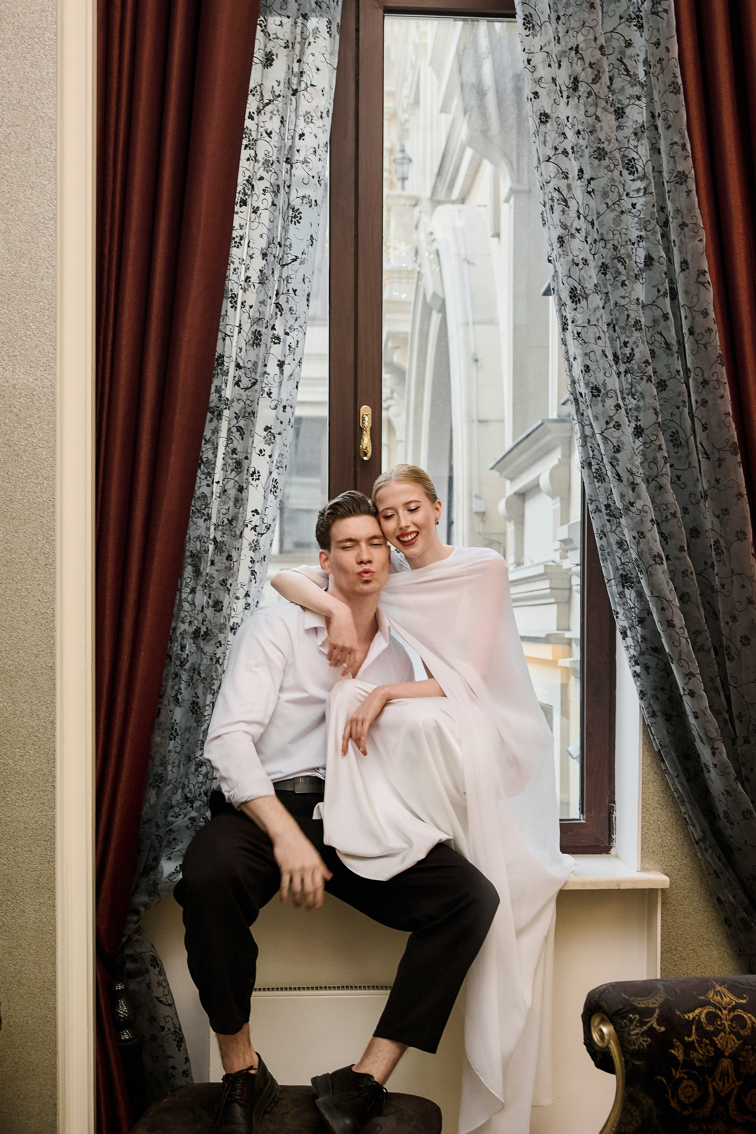 Вадим и Алина. Сборы в отеле St Regis. Свадебный фотограф в Москве и Подмосковье