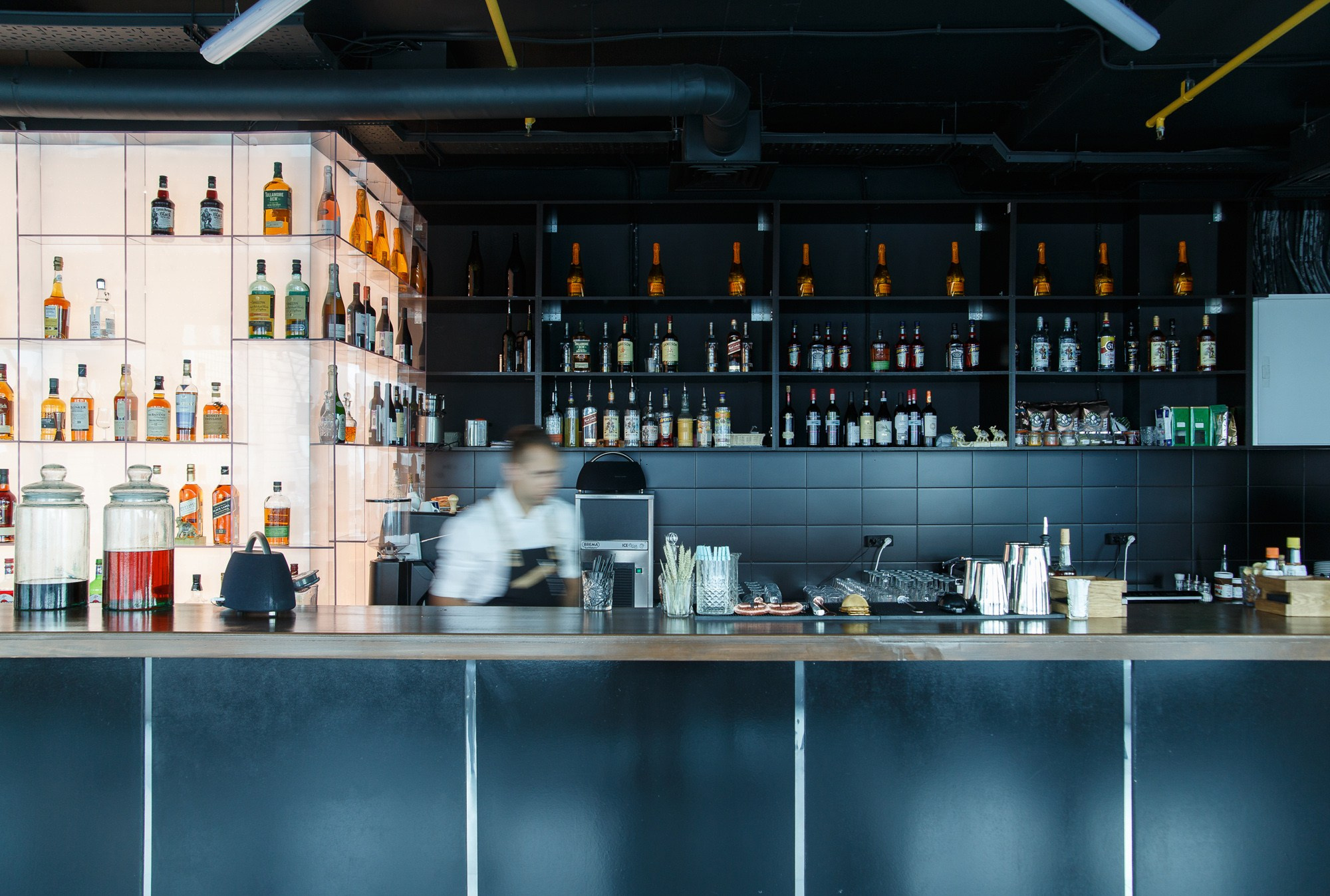 Музей Москва-Сити. Фотограф Ксения Колесникова. Интерьерная и портретная съемка в Москве