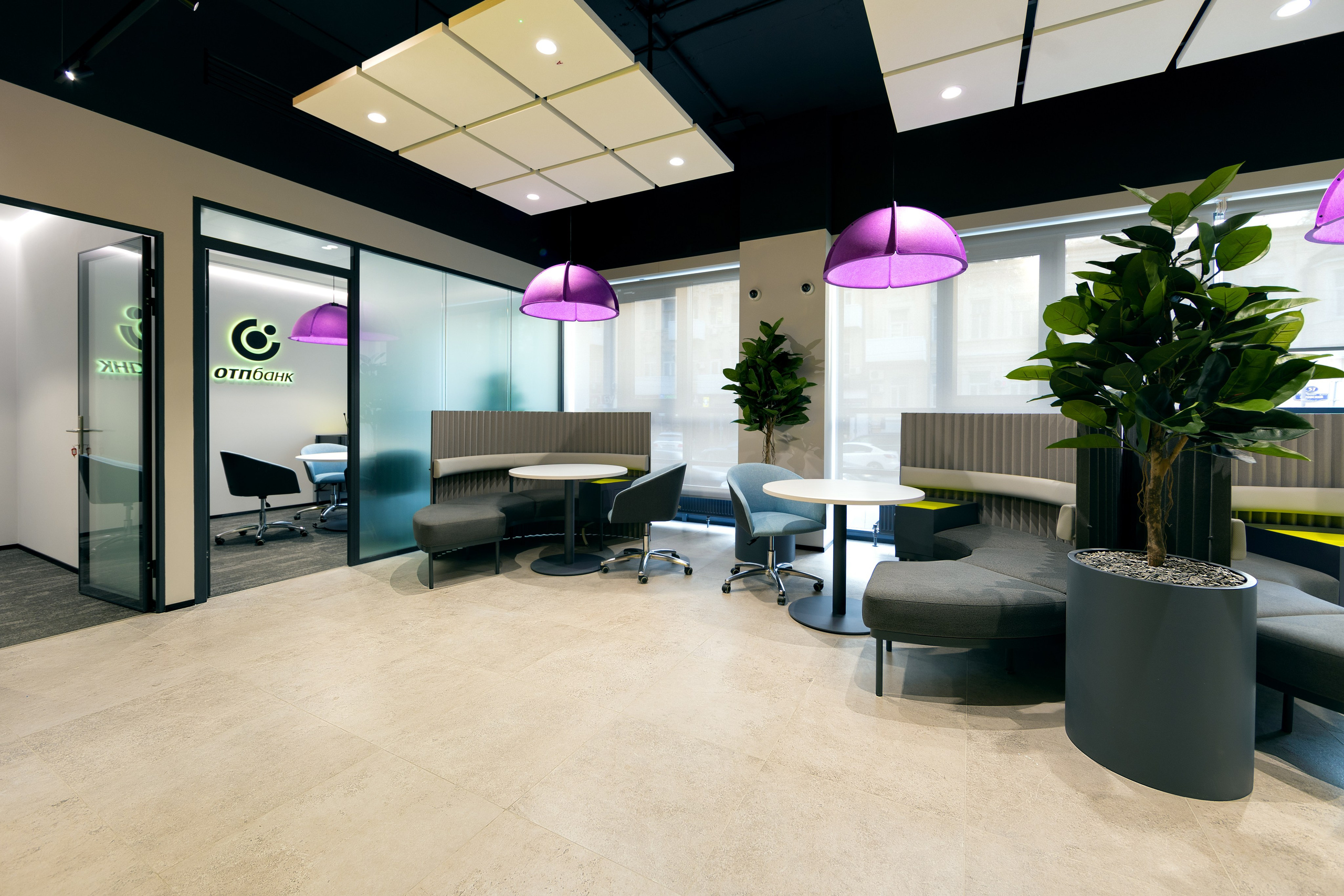 Офис банка ОТП. Фотограф Михаил Белозеров