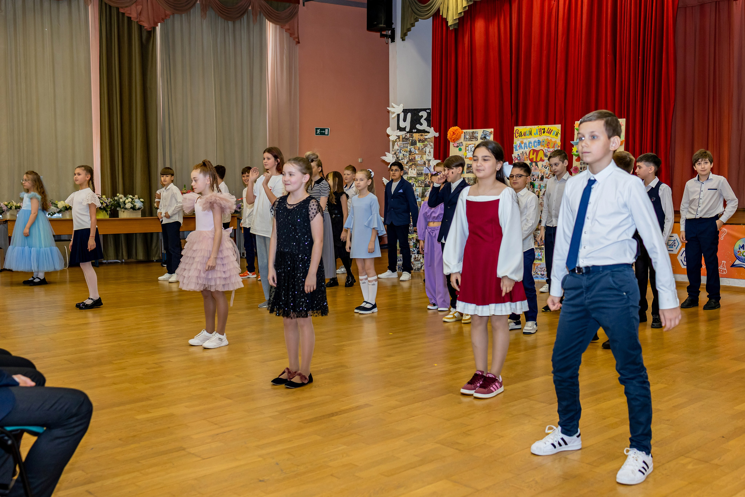 Выпускной праздник в начальной школе. Фотограф и видеограф Москва. Свадебный фотограф, видеограф. Выпускные альбомы. Оживающие альбомы