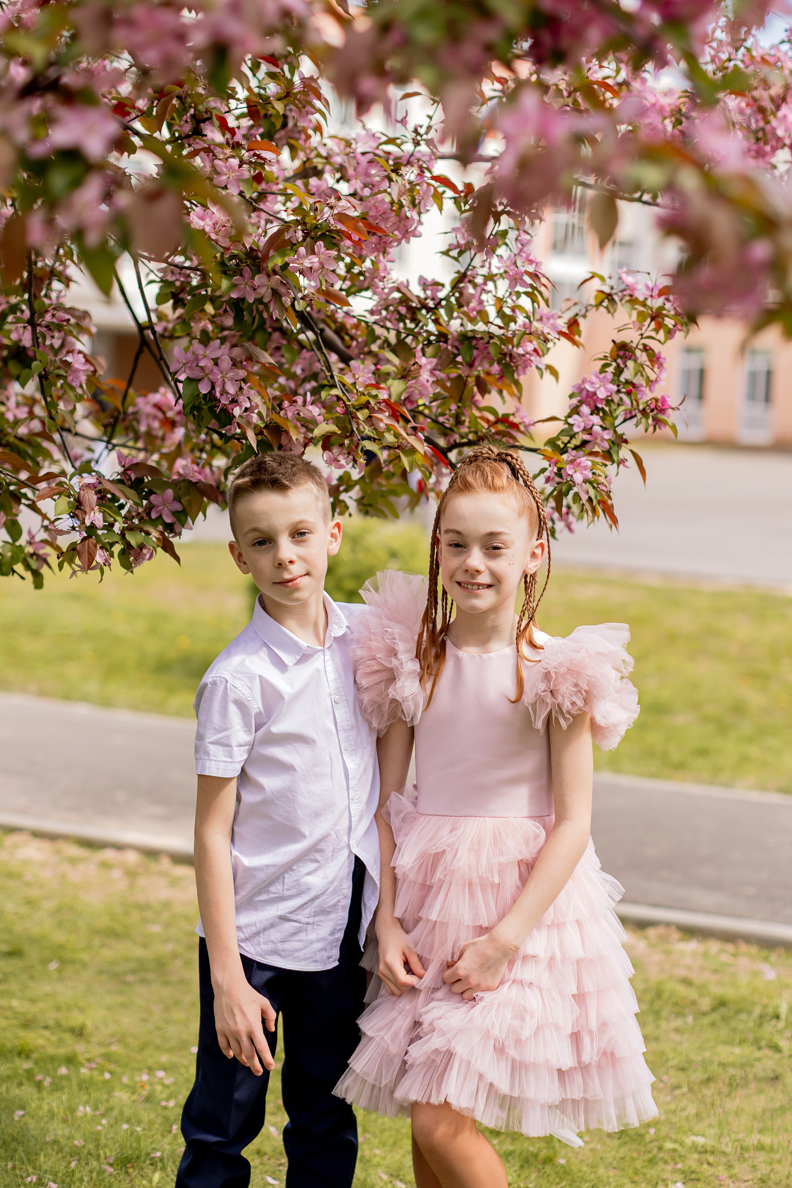 Выпускной в начальной школе на улице. Фотограф и видеограф Москва. Свадебный фотограф, видеограф. Выпускные альбомы. Оживающие альбомы