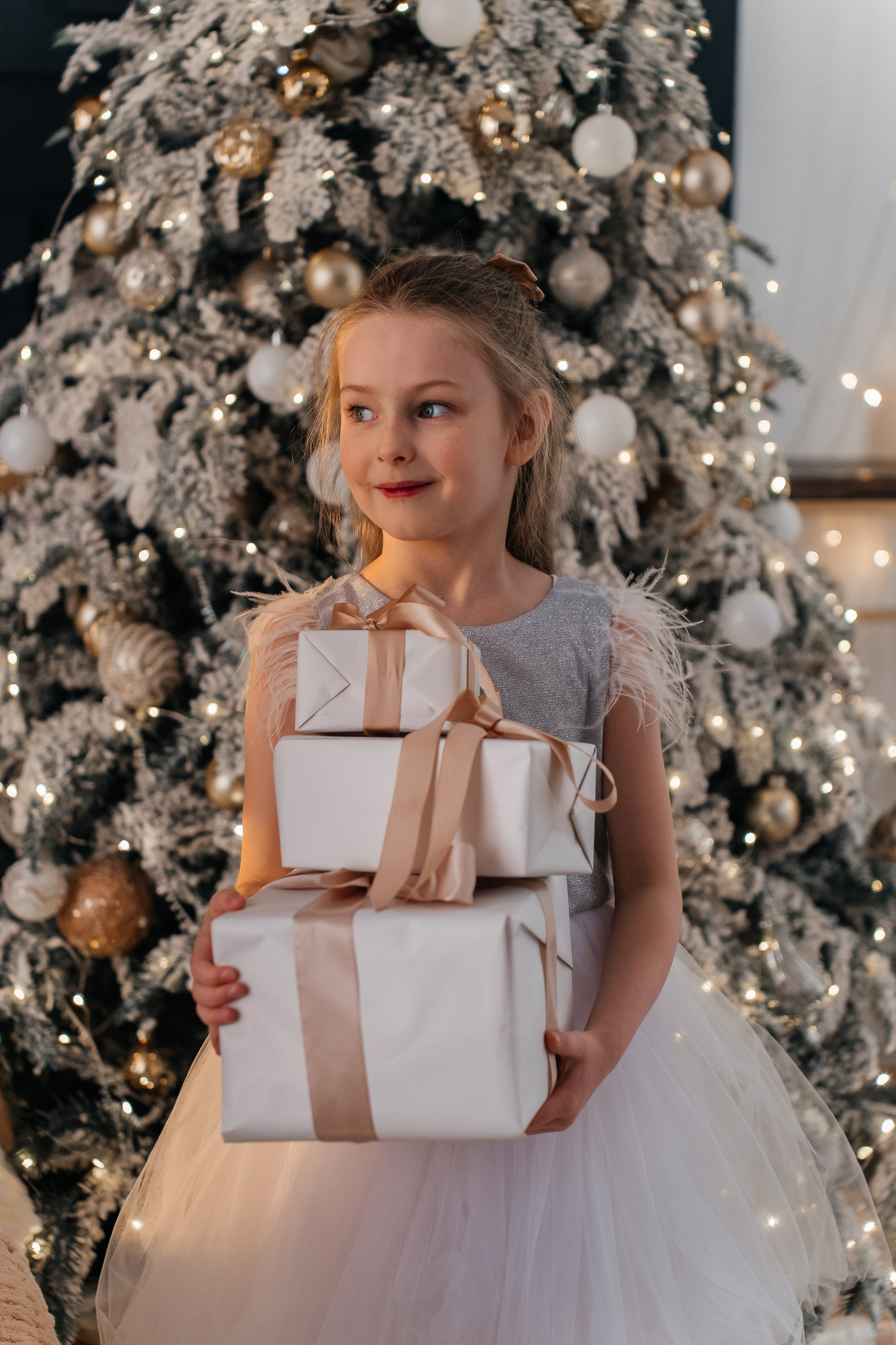 Новогодняя. Для тех, кто не ждёт удачи, а создаёт её. Каждая фотосессия — это твой момент, твой стиль, твой успех. 📸