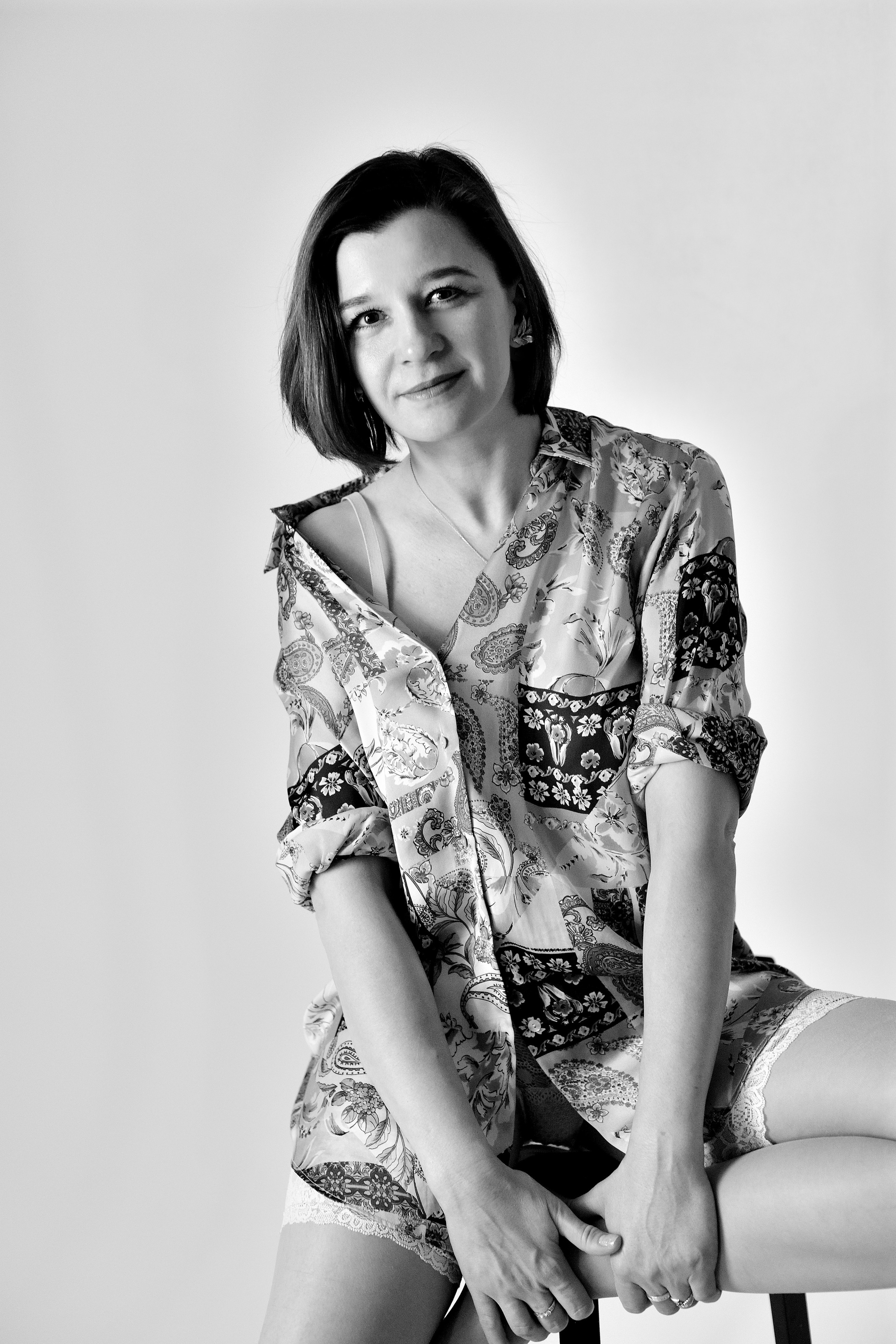 Портретная фотография красивой девушки в студии.