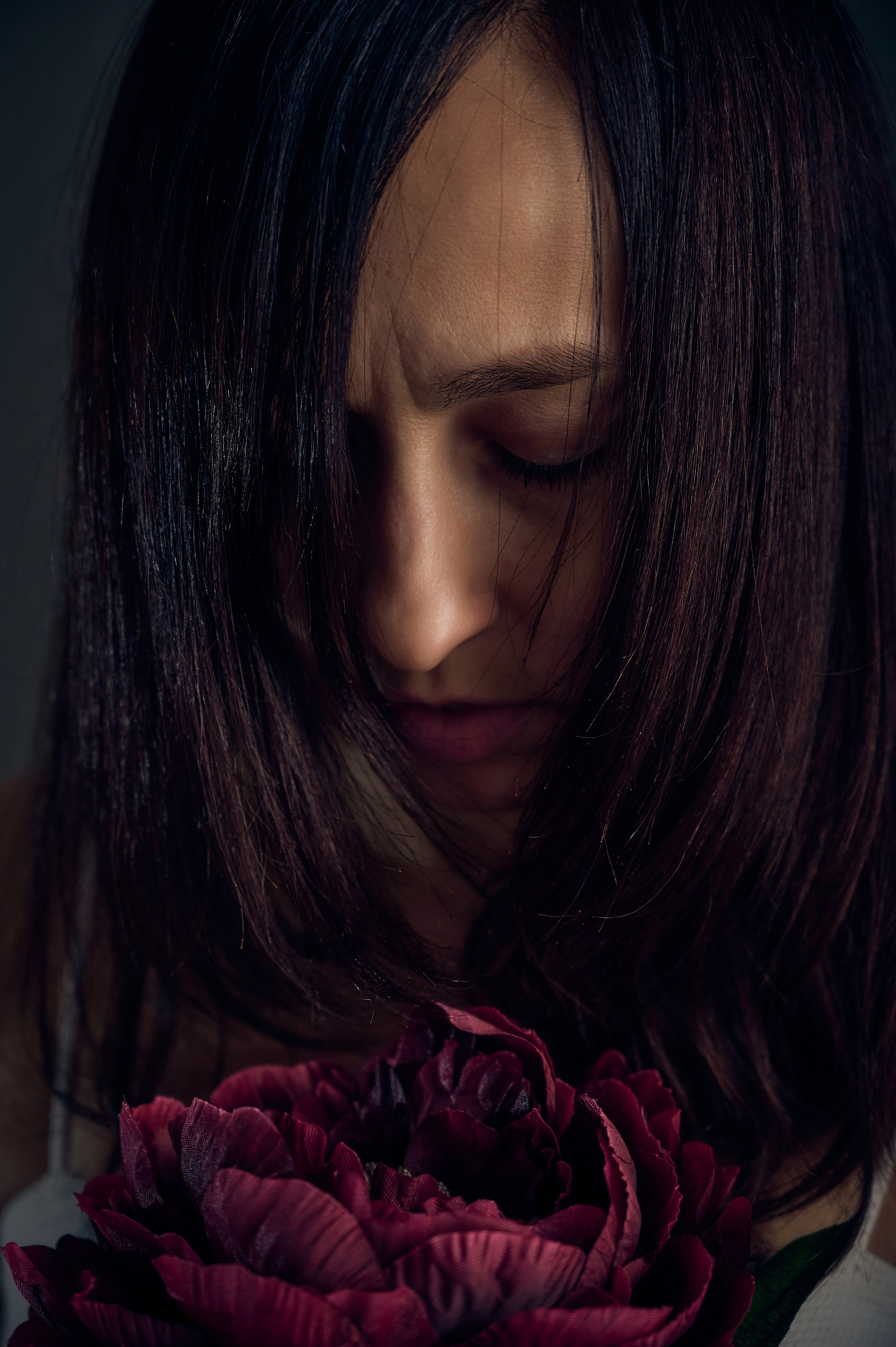 Девушки и пионы