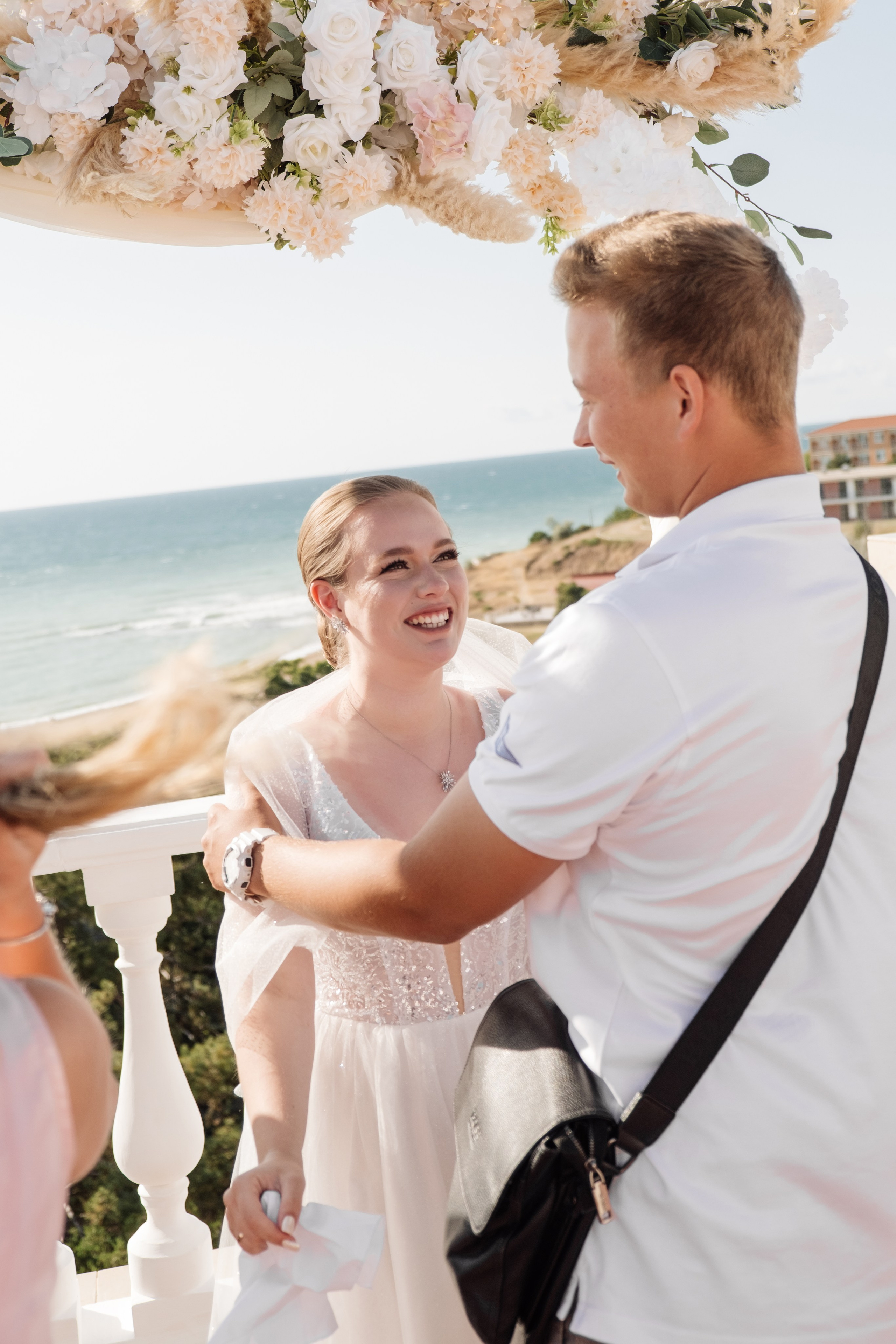 Свадебный ретопртаж. Профессиональная фотосъемка в Крыму. Натуральные эмоции и живые кадры. Забронируйте дату прямо сейчас!