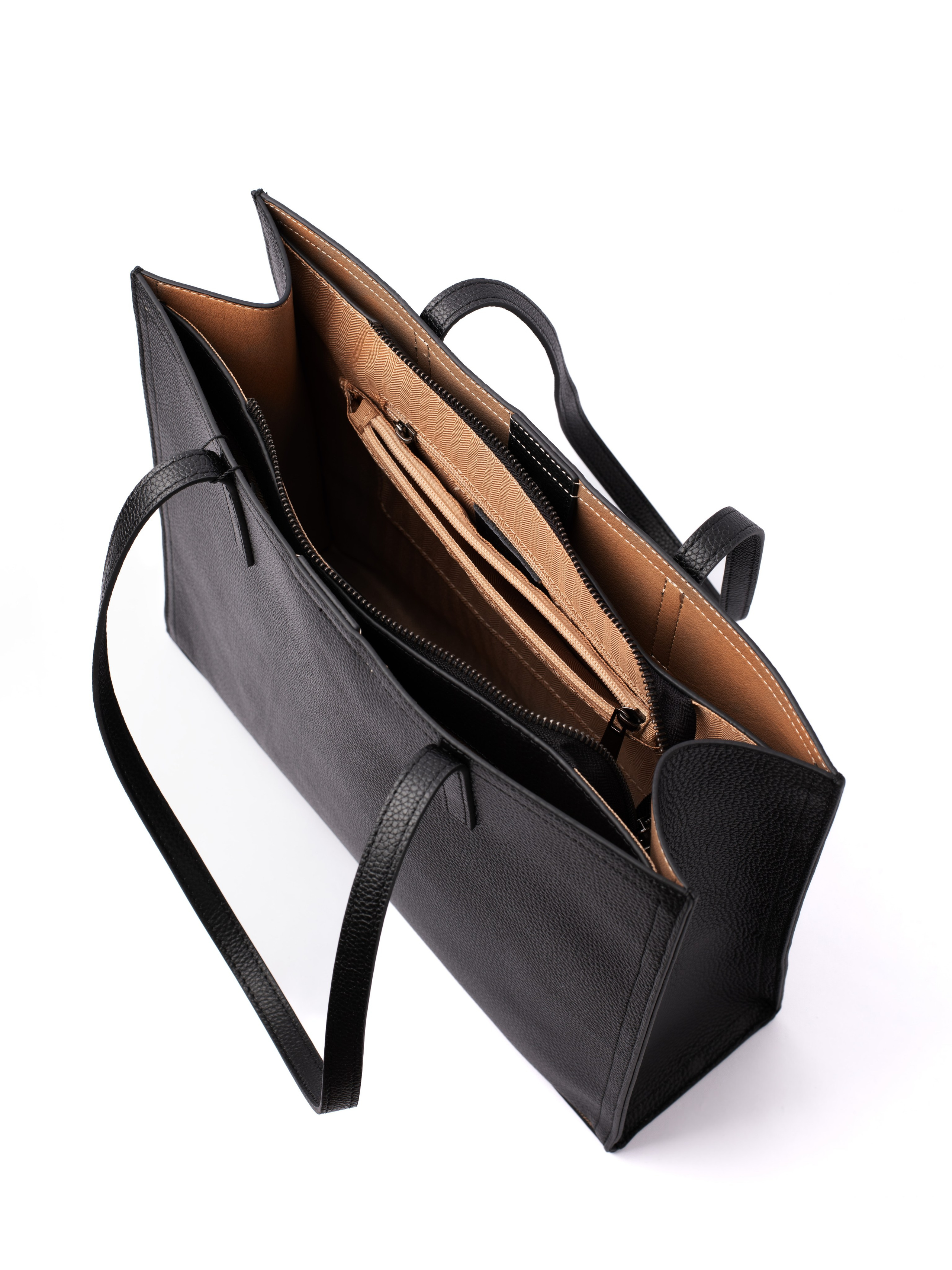 Женские сумки. Фотостудия предметной и модельной съёмки для маркетплейсов