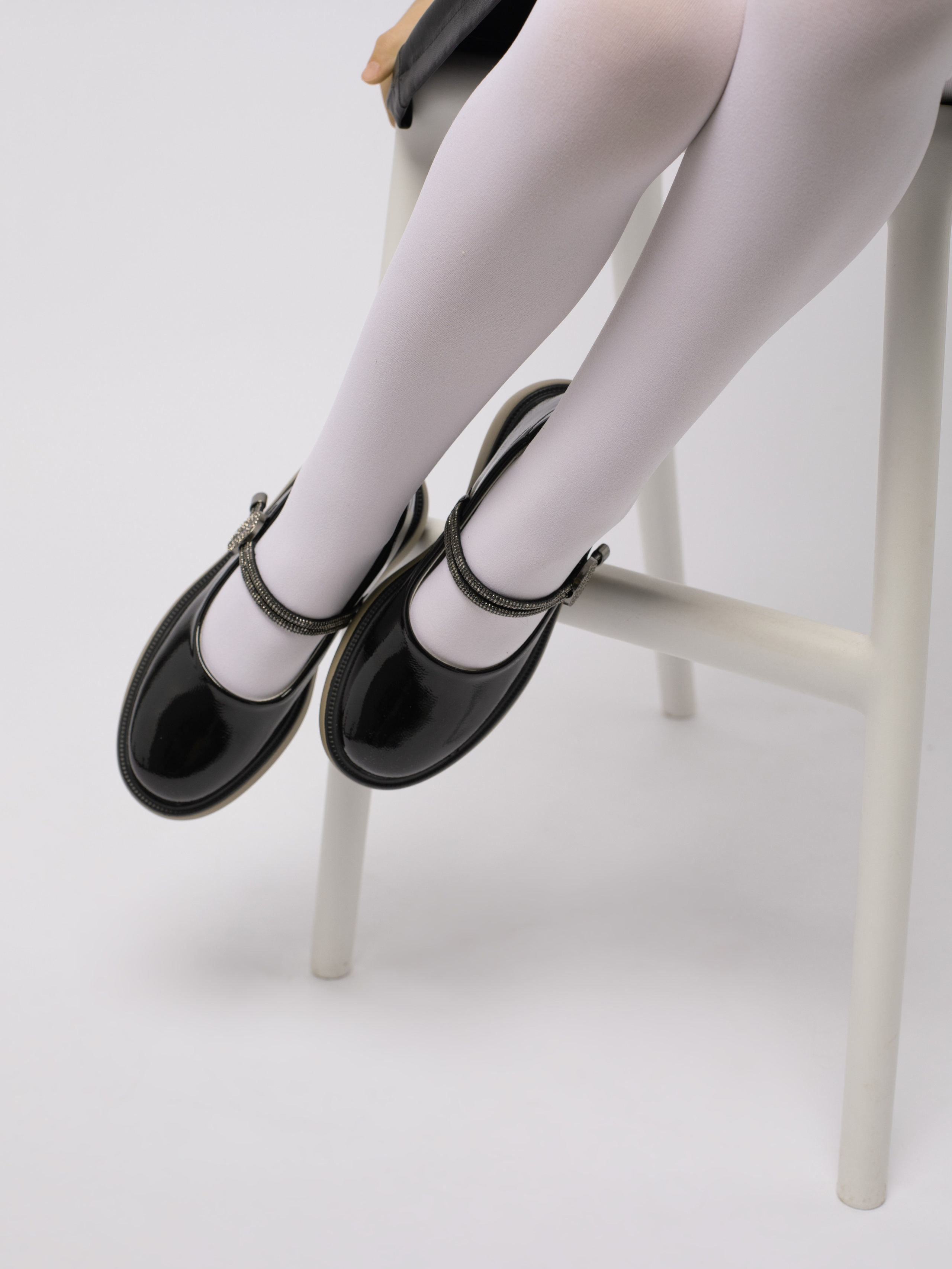 Школьные туфли. Фотостудия предметной и модельной съёмки для маркетплейсов