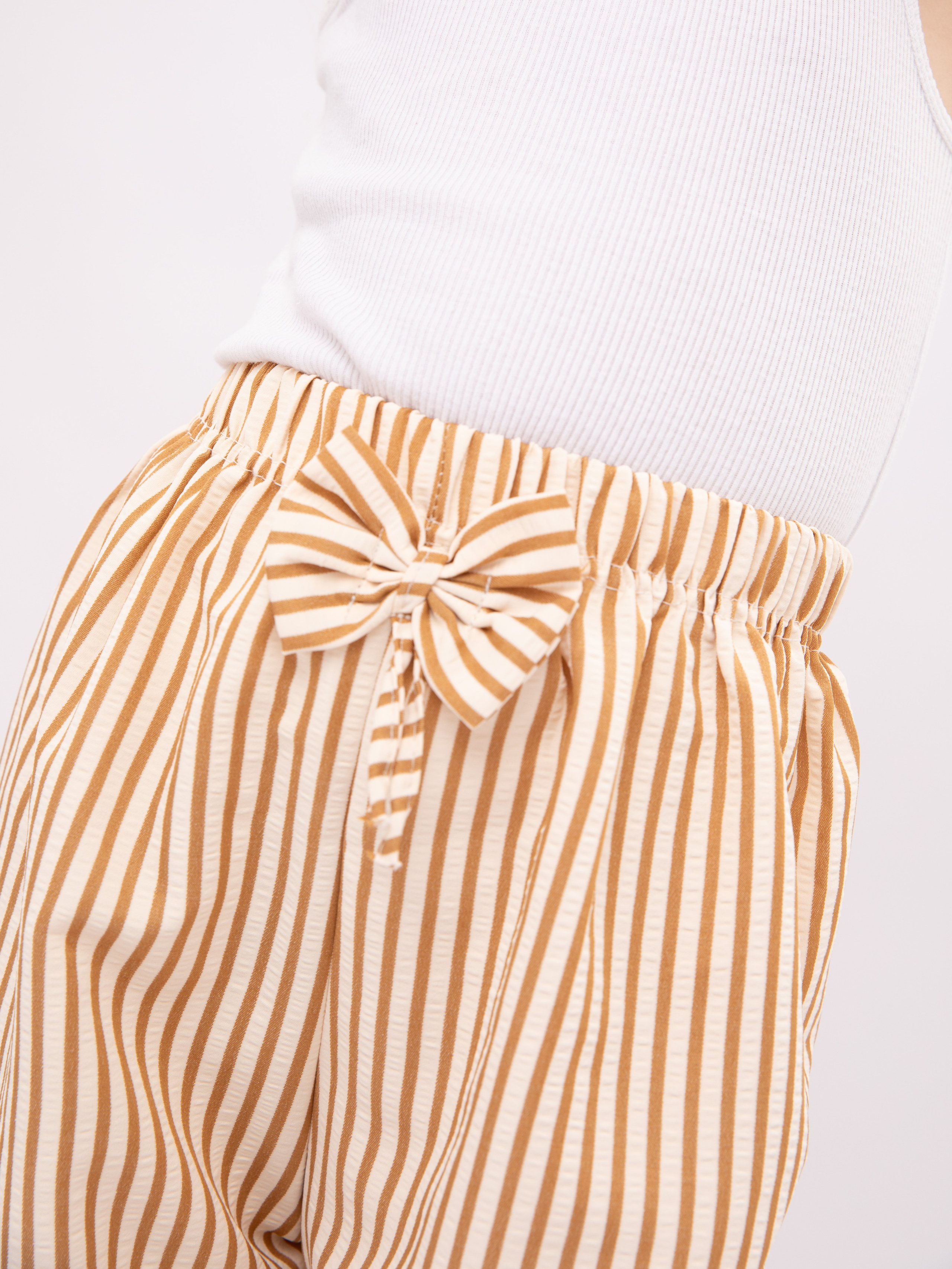 Детские летние брюки. Фотостудия предметной и модельной съёмки для маркетплейсов